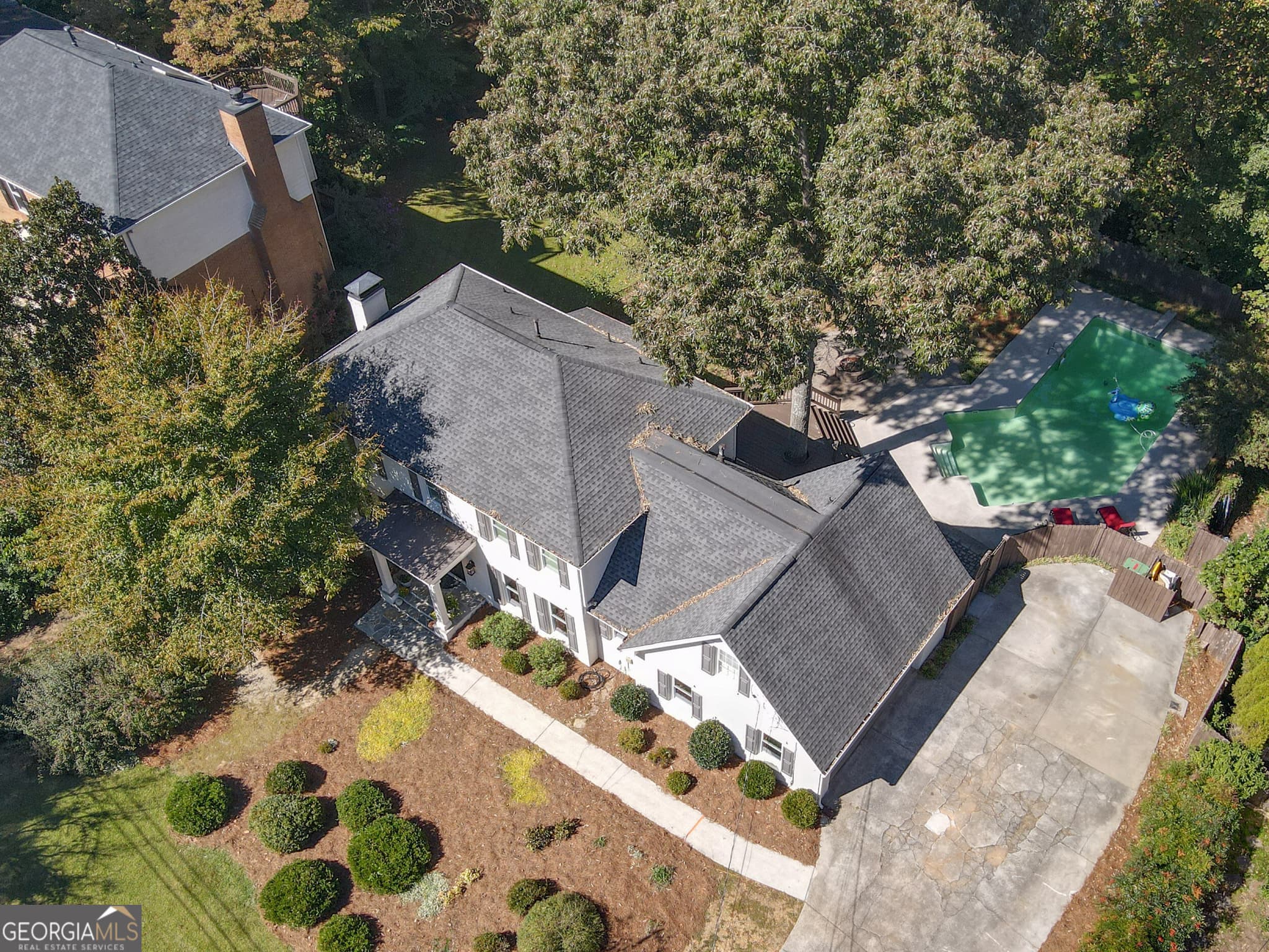 4 bedroom, 3.5 bathroom, 3,955 sq ft single family residence for sale at 3649 Allenhurst Drive, Peachtree Corners, GA 30092 — photo 3