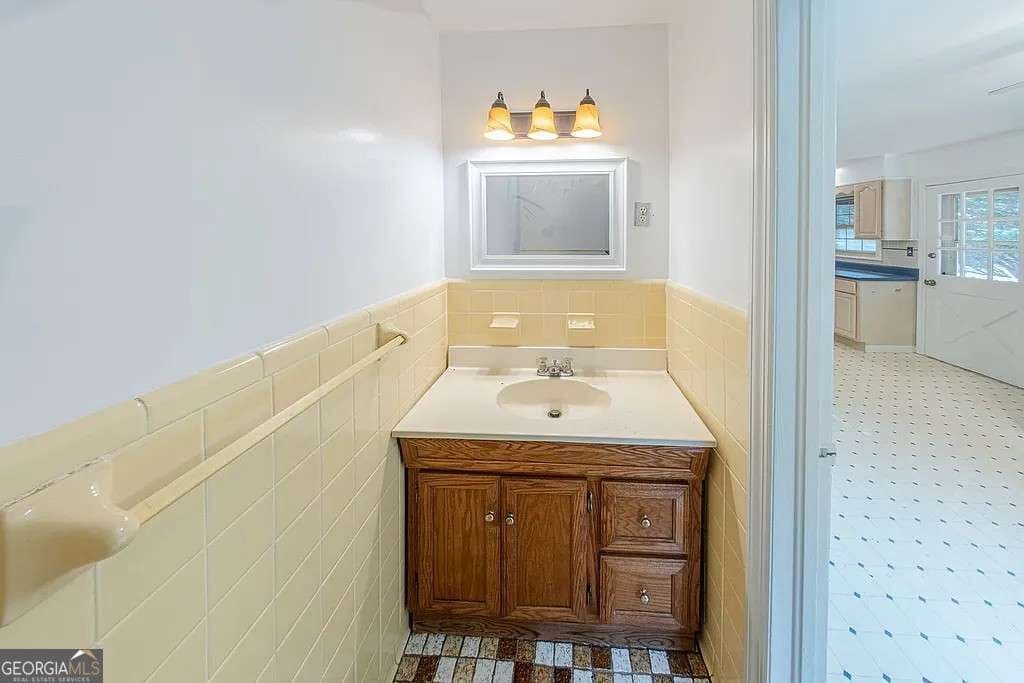 2 bedroom, 1.5 bathroom single family residence for rent at 3021 Old Concord Road, Smyrna, GA 30082 for $2,000 a month — photo 7