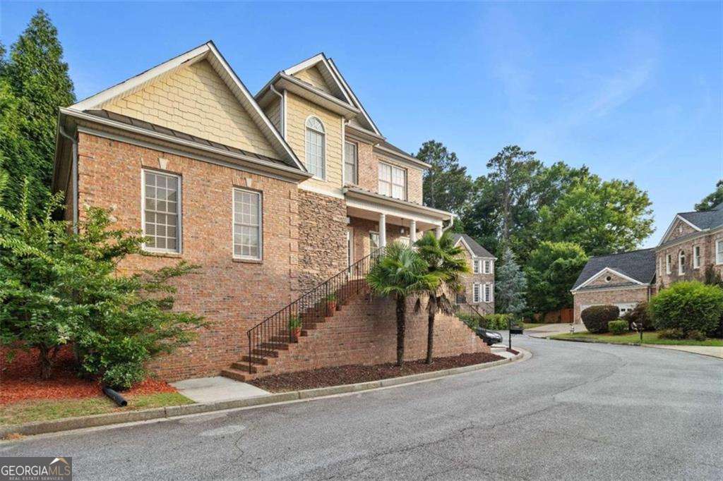 5 bedroom, 3.5 bathroom, 4,027 sq ft single family residence for sale at 1711 Summit Glen Lane, Atlanta, GA 30329 — photo 1 of 42