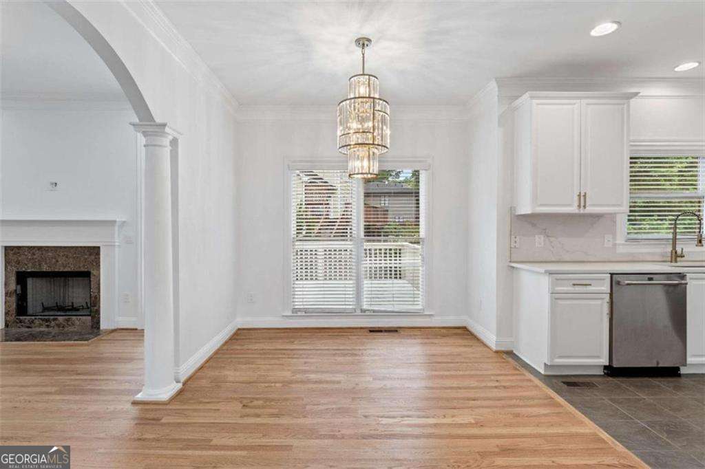 5 bedroom, 3.5 bathroom, 4,027 sq ft single family residence for sale at 1711 Summit Glen Lane, Atlanta, GA 30329 — photo 9