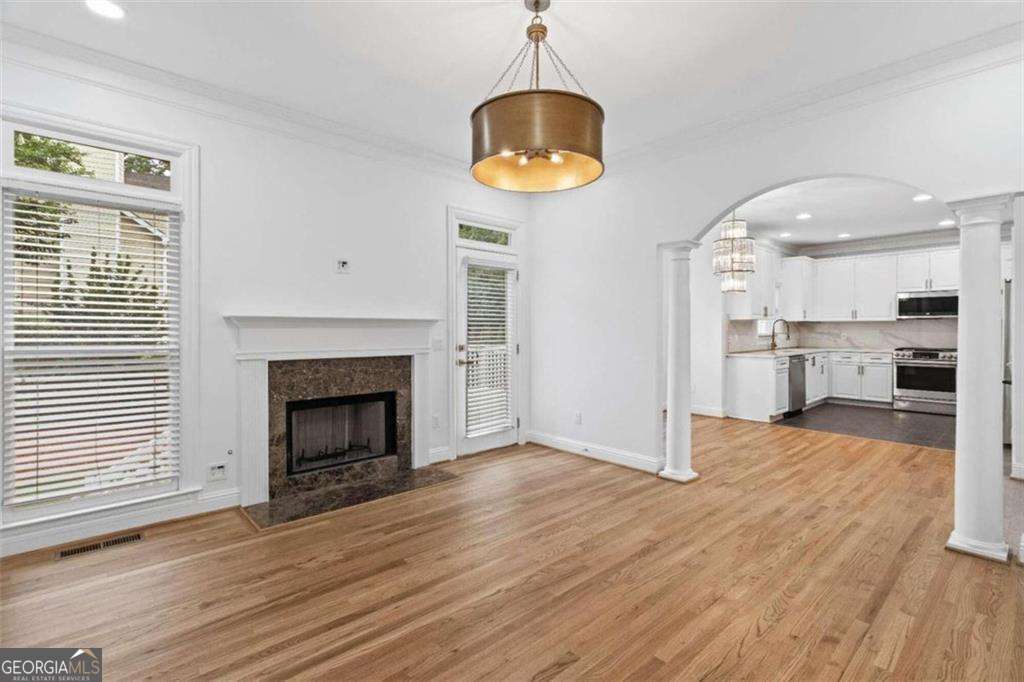 5 bedroom, 3.5 bathroom, 4,027 sq ft single family residence for sale at 1711 Summit Glen Lane, Atlanta, GA 30329 — photo 10