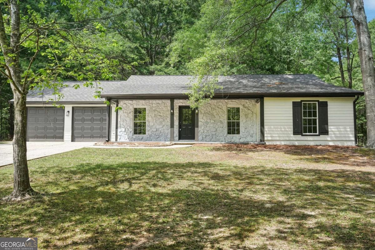 3 bedroom, 2 bathroom, 1,620 sq ft single family residence sold at 250 Huntcliff Court, Fayetteville, GA 30214