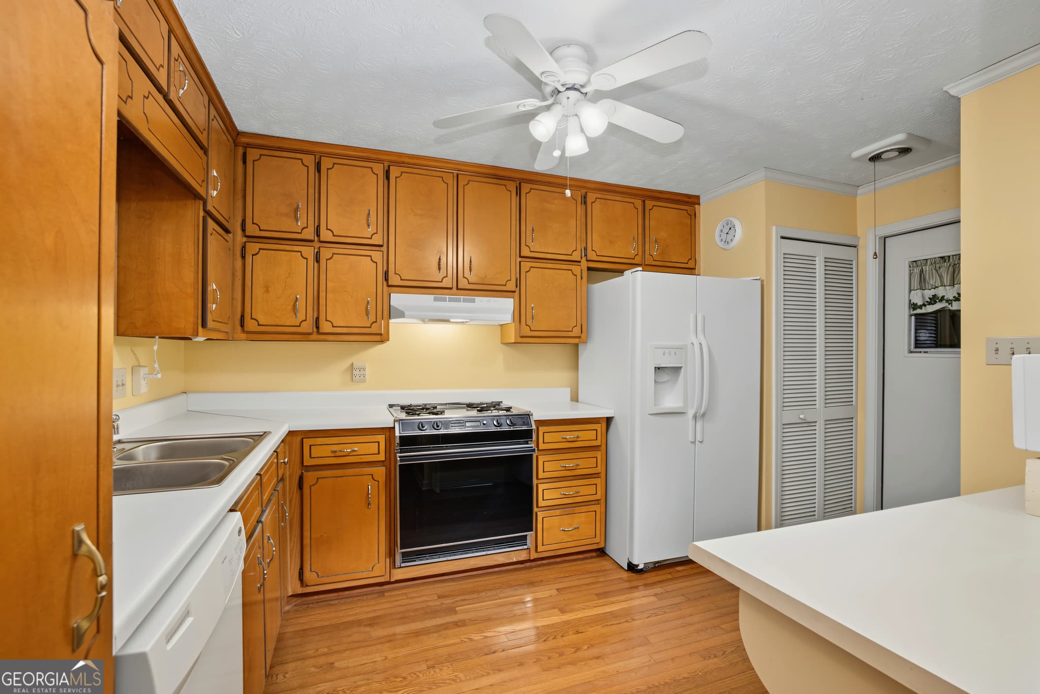 2 bedroom, 2 bathroom, 1,725 sq ft single family residence for sale at 265 Lagrange Court, Fayetteville, GA 30214 — photo 3