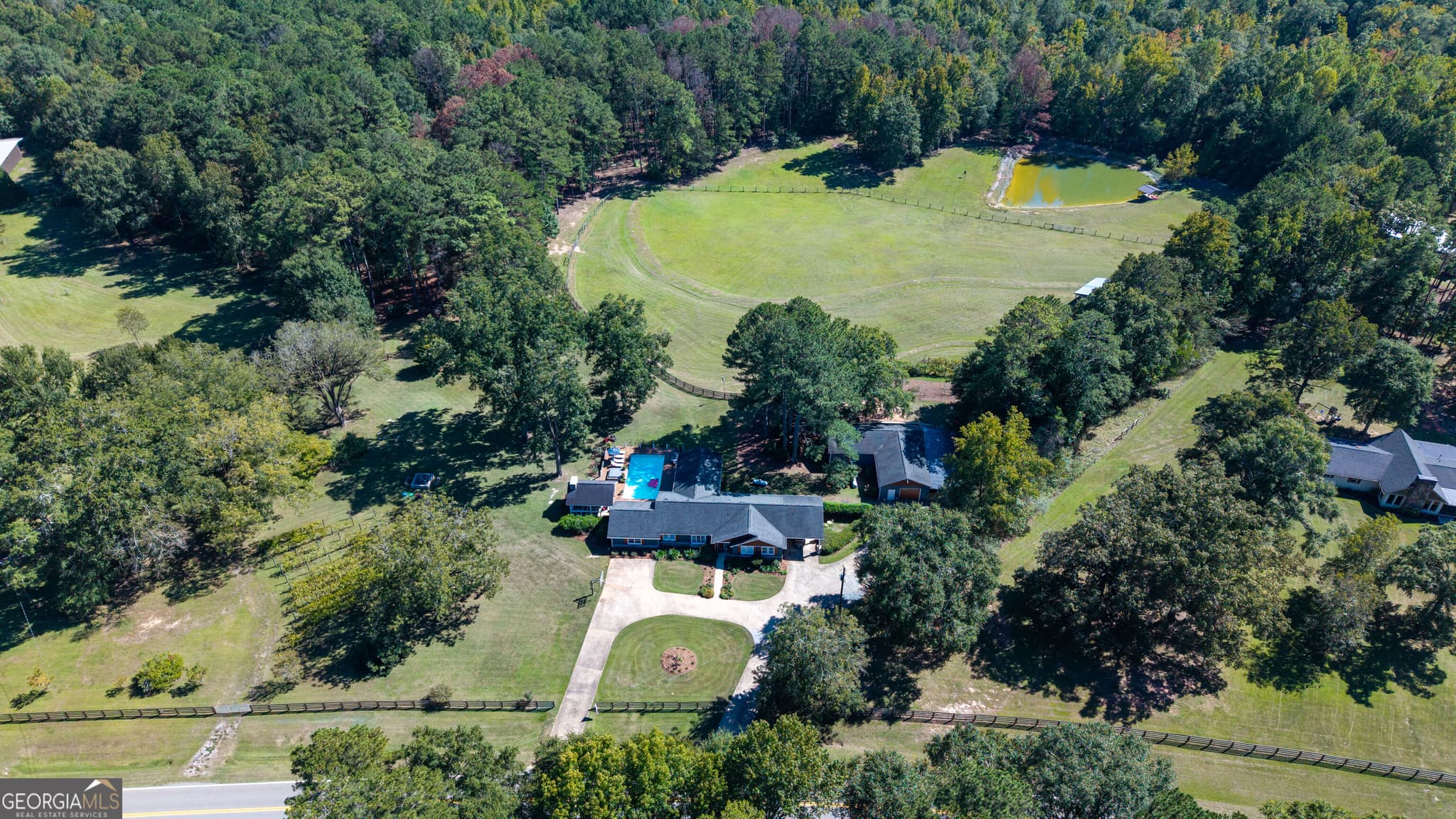 5 bedroom, 4 bathroom, 4,125 sq ft single family residence under contract at 733_763 Glass Bridge Road, Lagrange, GA 30240 — photo 2