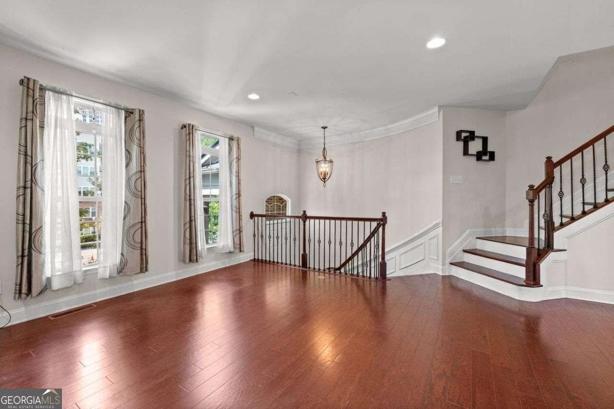 3 bedroom, 3.5 bathroom, 2,352 sq ft townhouse for rent at 1034 East Paces Chas, Atlanta, GA 30326 for $3,800 a month — photo 9