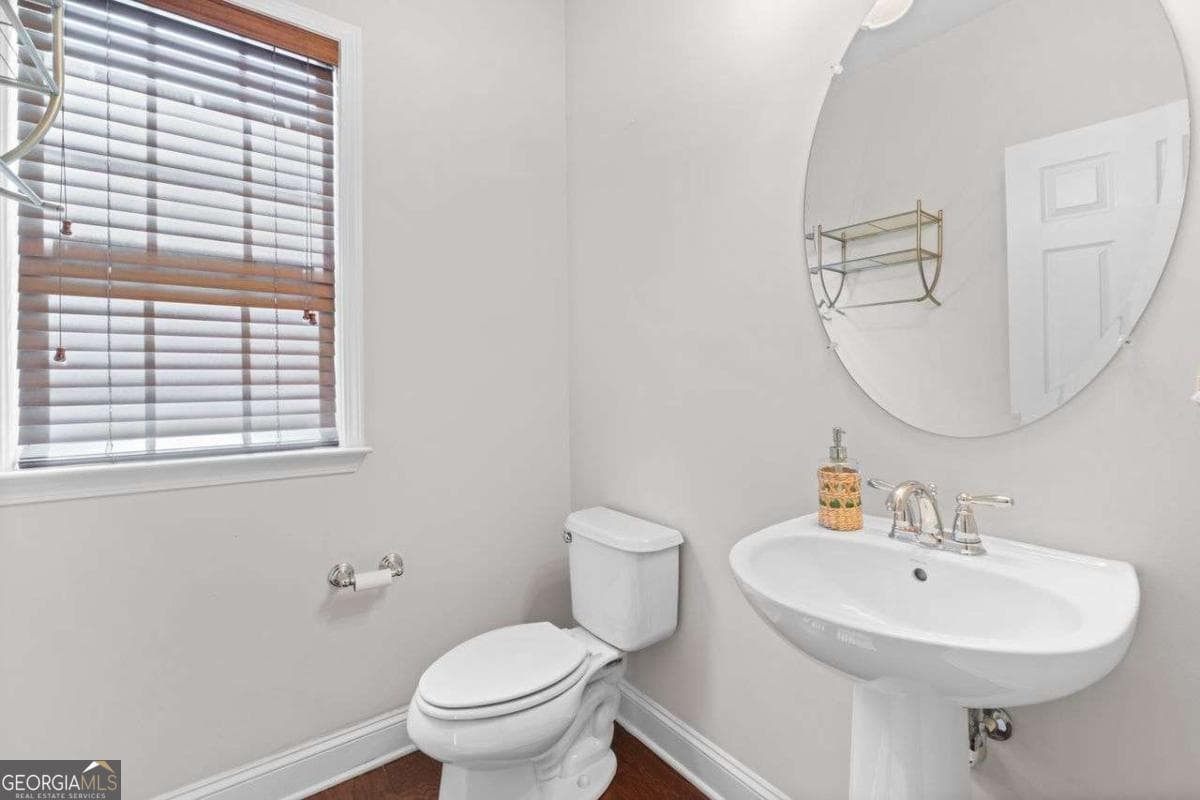 3 bedroom, 3.5 bathroom, 2,352 sq ft townhouse for rent at 1034 East Paces Chas, Atlanta, GA 30326 for $3,800 a month — photo 10