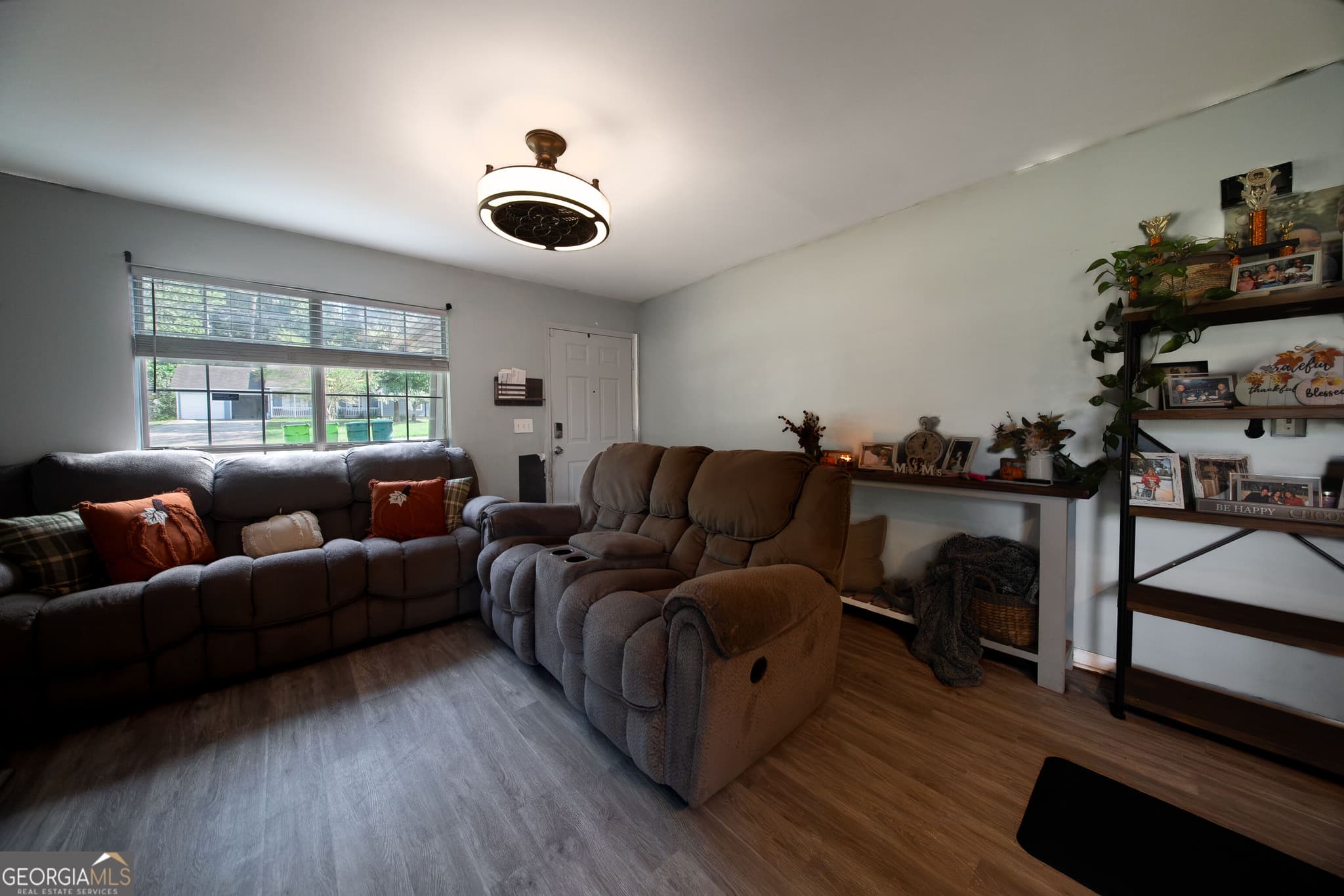 3 bedroom, 2 bathroom, 1,152 sq ft single family residence for sale at 1302 Iron Gate Boulevard, Jonesboro, GA 30238 — photo 2