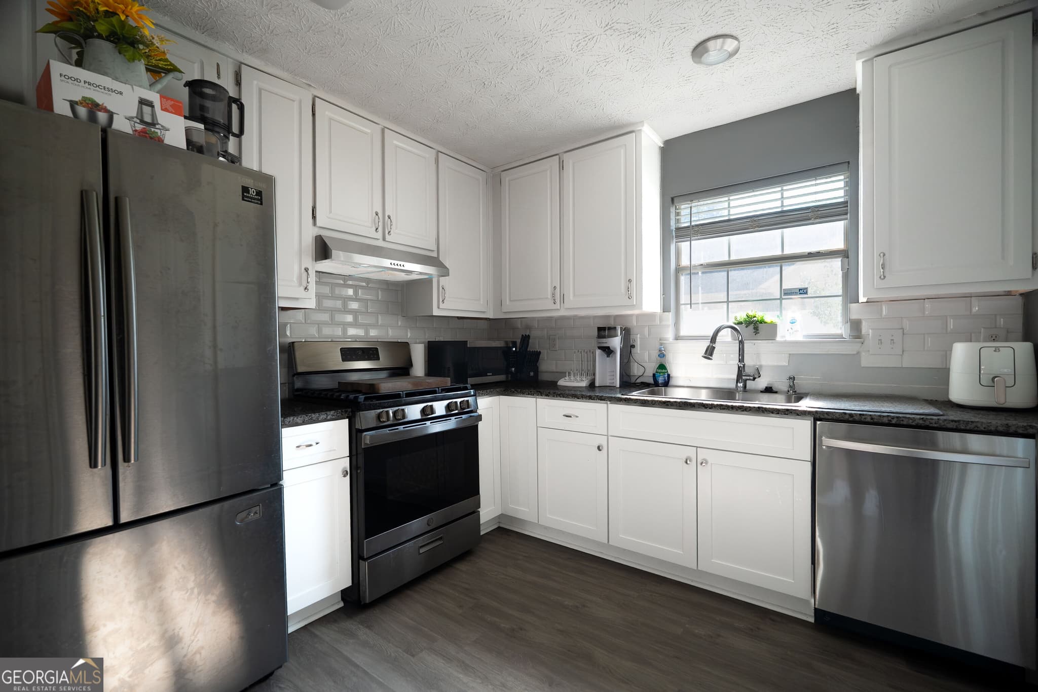 3 bedroom, 2 bathroom, 1,152 sq ft single family residence for sale at 1302 Iron Gate Boulevard, Jonesboro, GA 30238 — photo 6