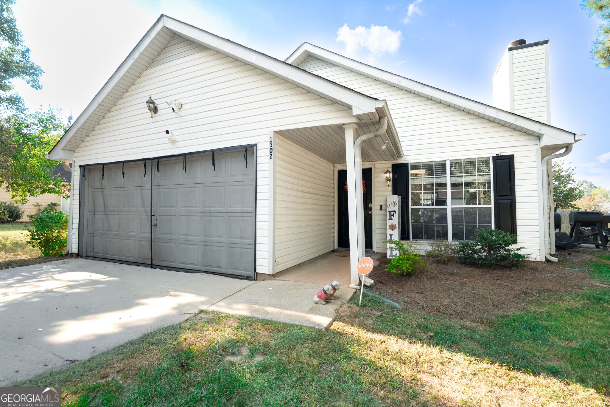 3 bedroom, 2 bathroom, 1,152 sq ft single family residence for sale at 1302 Iron Gate Boulevard, Jonesboro, GA 30238 — photo 1 of 15