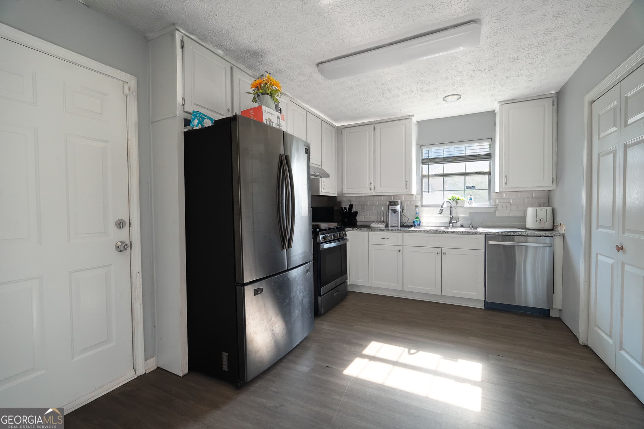 3 bedroom, 2 bathroom, 1,152 sq ft single family residence for sale at 1302 Iron Gate Boulevard, Jonesboro, GA 30238 — photo 4