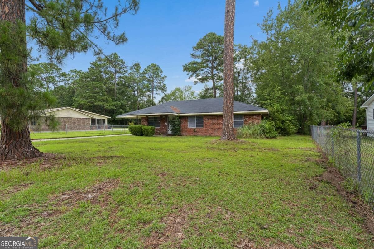 3 bedroom, 2 bathroom, 1,232 sq ft single family residence for sale at 200 Becky Street, Hinesville, GA 31313 — photo 2
