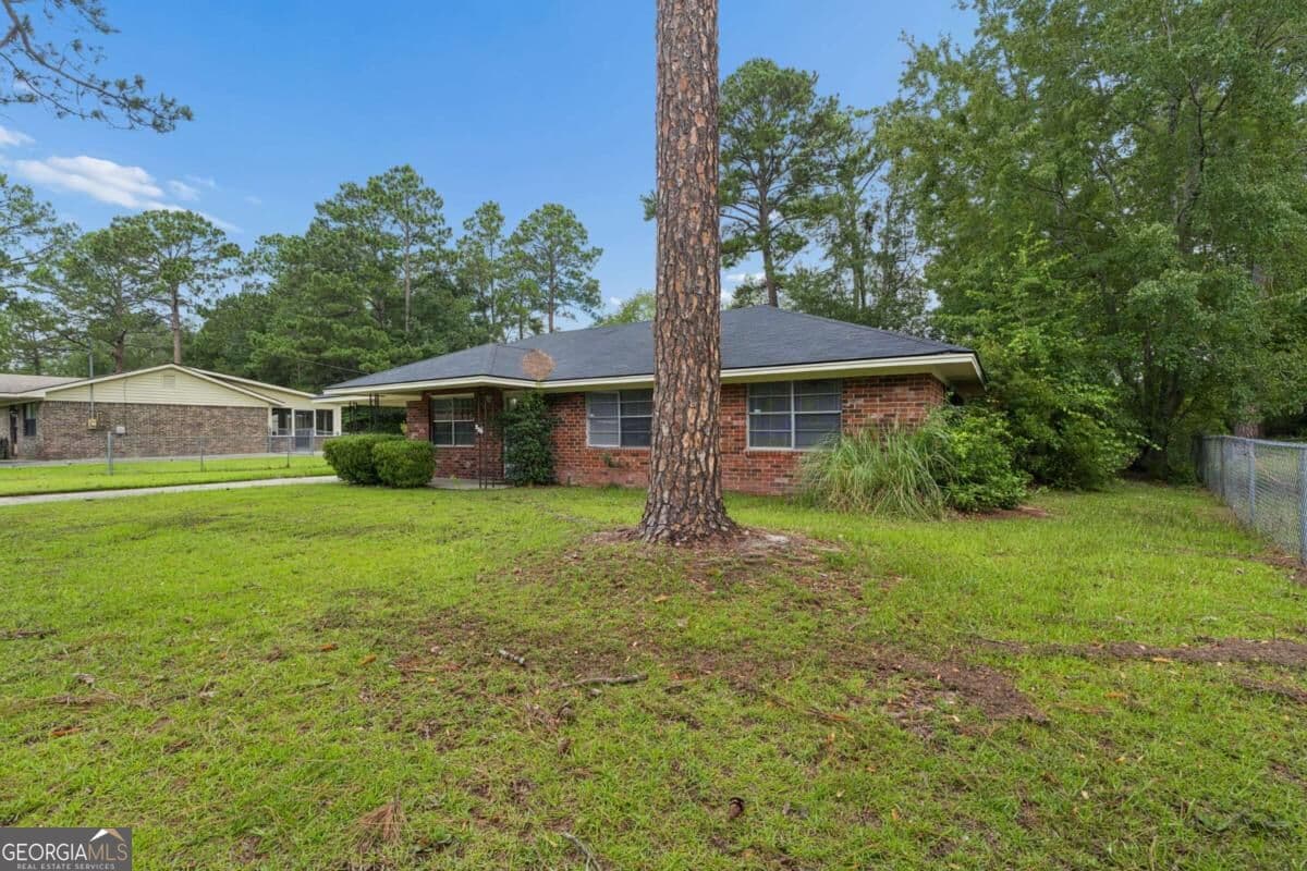 3 bedroom, 2 bathroom, 1,232 sq ft single family residence for sale at 200 Becky Street, Hinesville, GA 31313 — photo 6