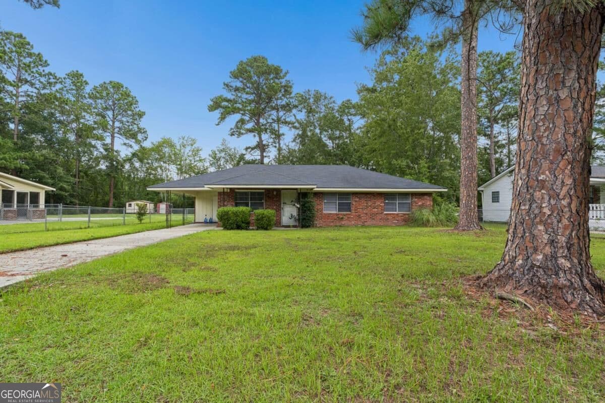 3 bedroom, 2 bathroom, 1,232 sq ft single family residence for sale at 200 Becky Street, Hinesville, GA 31313 — photo 3