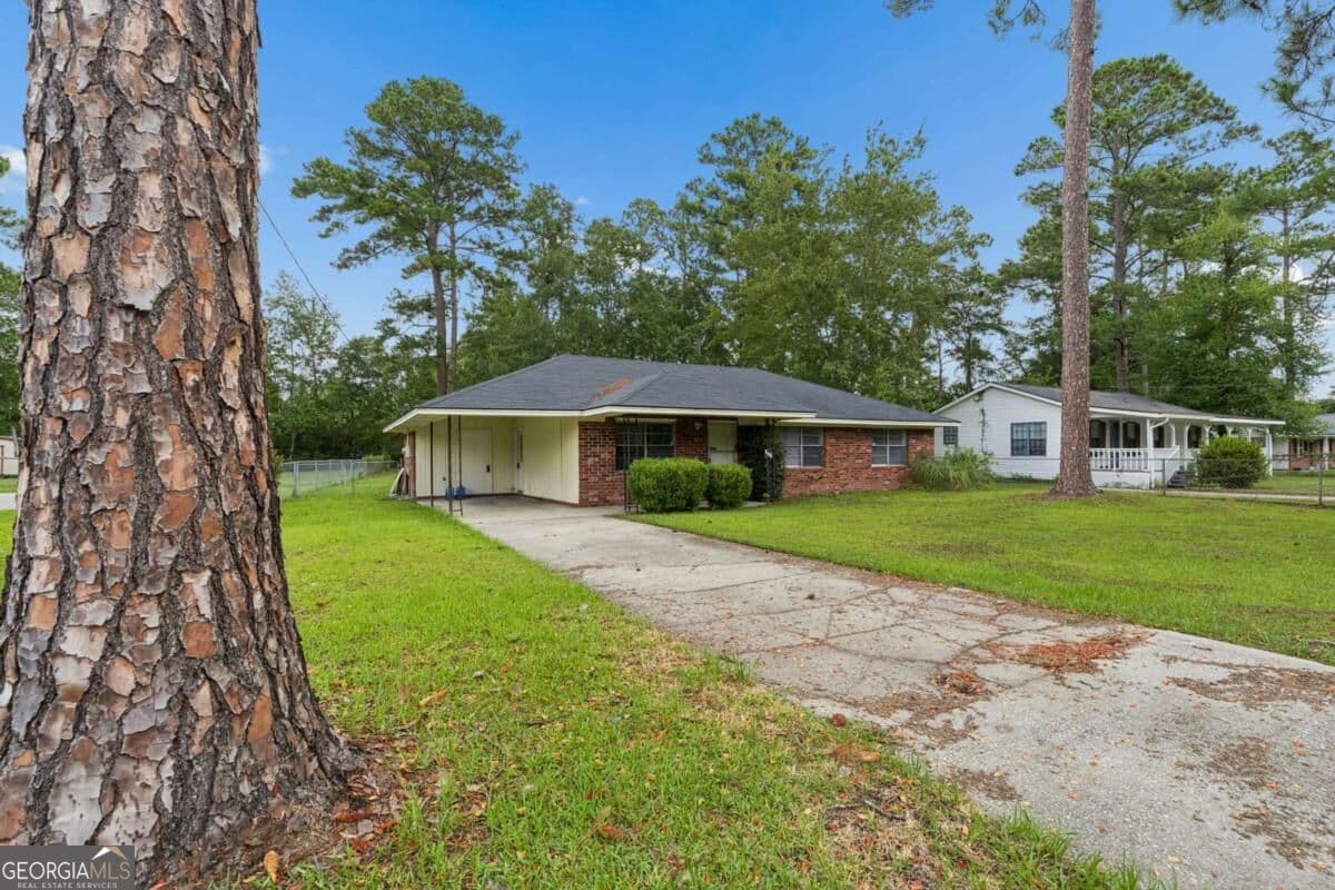 3 bedroom, 2 bathroom, 1,232 sq ft single family residence for sale at 200 Becky Street, Hinesville, GA 31313 — photo 5