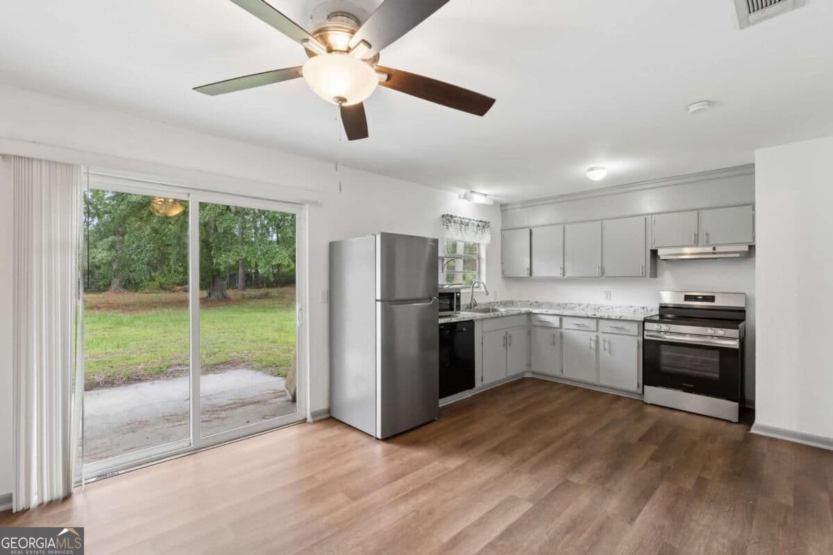 3 bedroom, 2 bathroom, 1,232 sq ft single family residence for sale at 200 Becky Street, Hinesville, GA 31313 — photo 9
