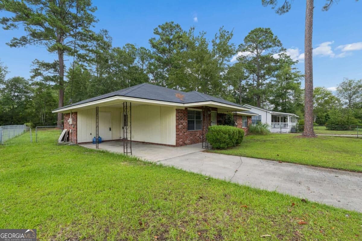 3 bedroom, 2 bathroom, 1,232 sq ft single family residence for sale at 200 Becky Street, Hinesville, GA 31313 — photo 4