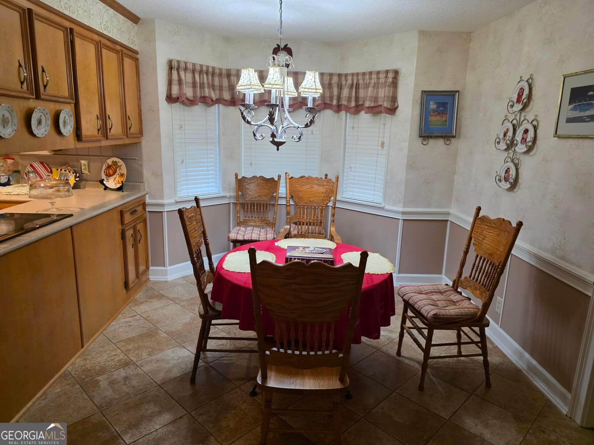 3 bedroom, 2 bathroom, 2,761 sq ft single family residence for sale at 350 Castlegate Road, Macon, GA 31210 — photo 7