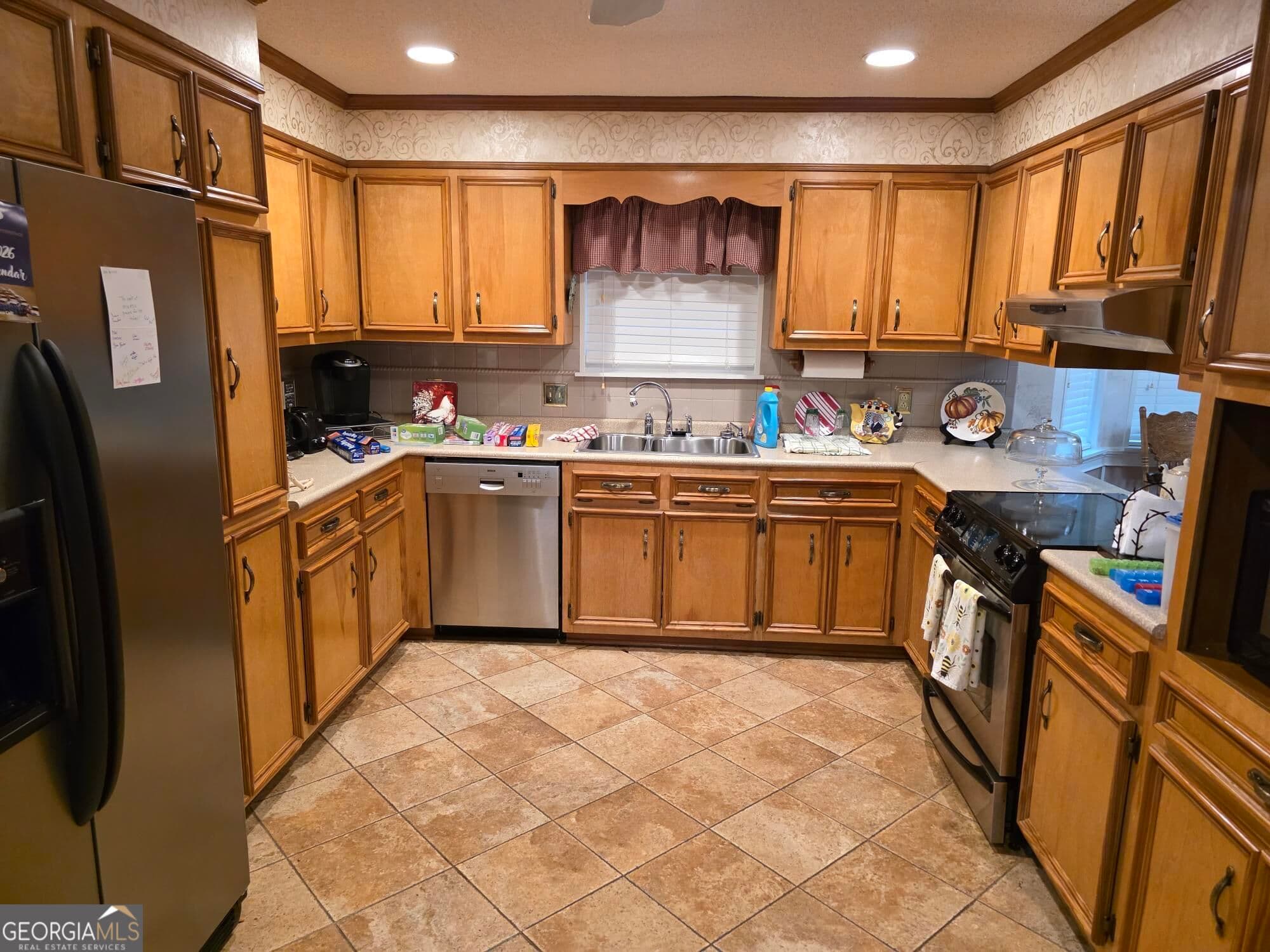 3 bedroom, 2 bathroom, 2,761 sq ft single family residence for sale at 350 Castlegate Road, Macon, GA 31210 — photo 8
