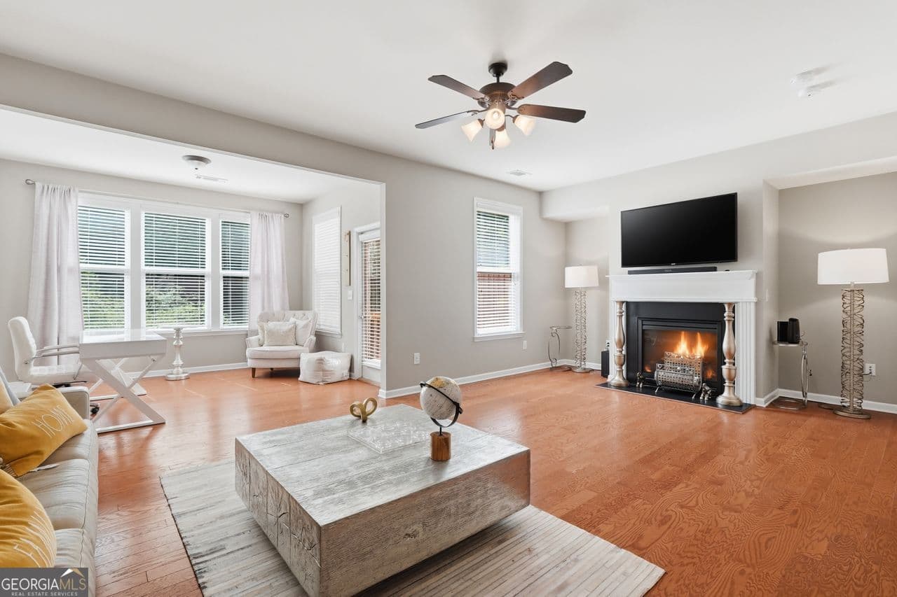 4 bedroom, 3.5 bathroom, 2,300 sq ft single family residence for sale at 4293 Laurel Creek Court 10, Smyrna, GA 30080 — photo 9