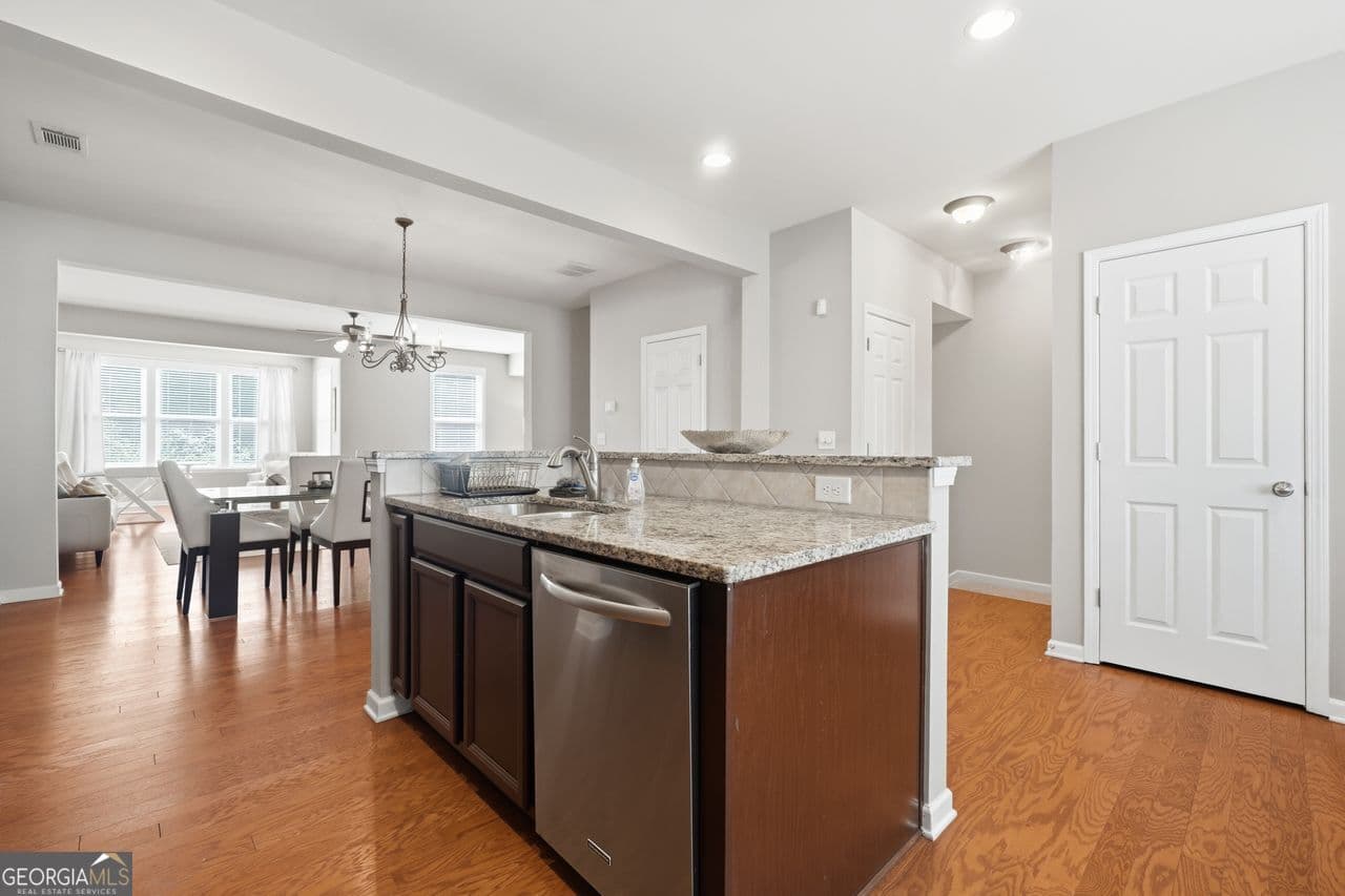 4 bedroom, 3.5 bathroom, 2,300 sq ft single family residence for sale at 4293 Laurel Creek Court 10, Smyrna, GA 30080 — photo 4