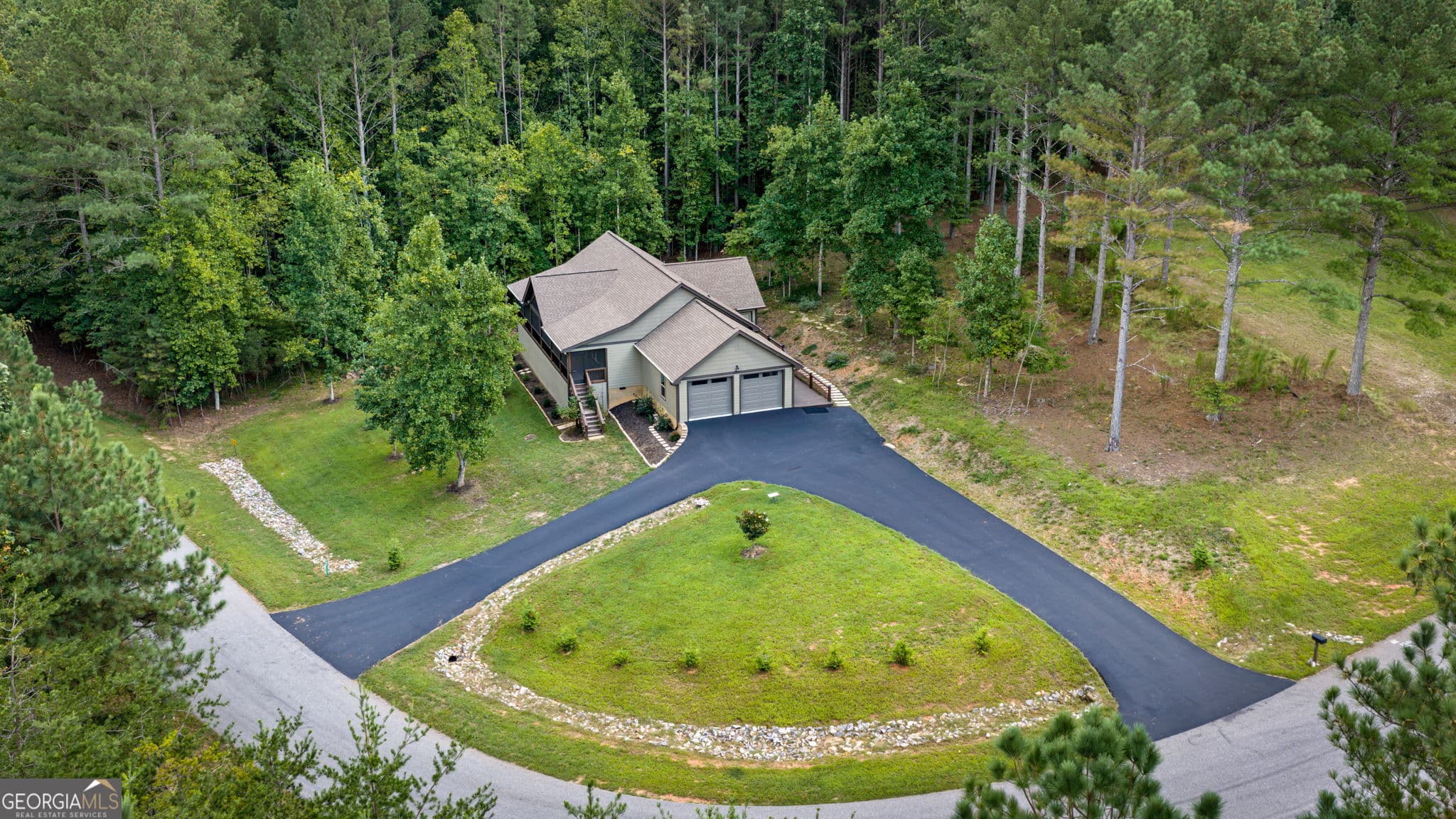 3 bedroom, 2 bathroom, 1,904 sq ft single family residence for sale at 105 Loftis Mtn Road, Blairsville, GA 30512 — photo 2