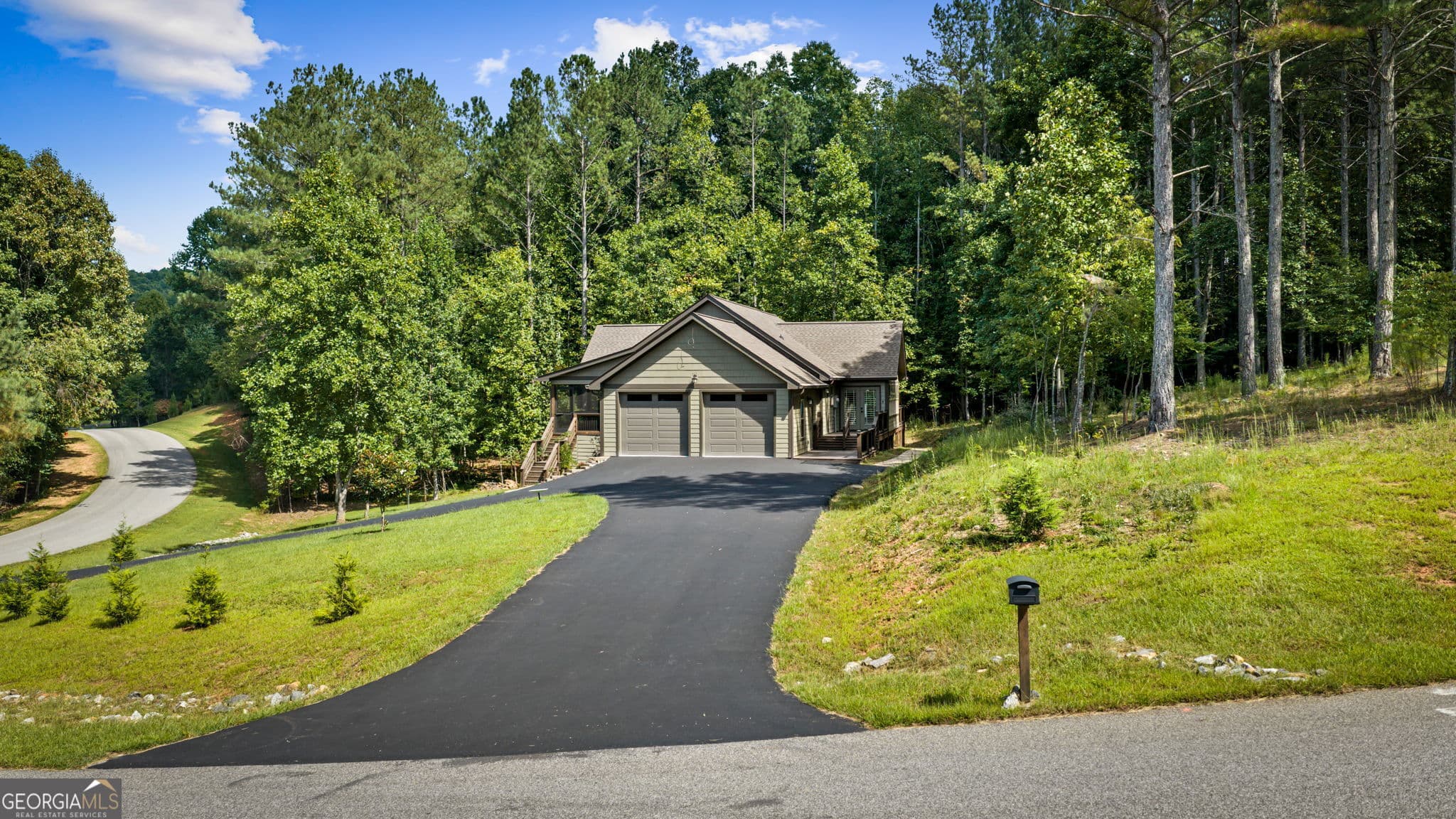 3 bedroom, 2 bathroom, 1,904 sq ft single family residence for sale at 105 Loftis Mtn Road, Blairsville, GA 30512 — photo 3