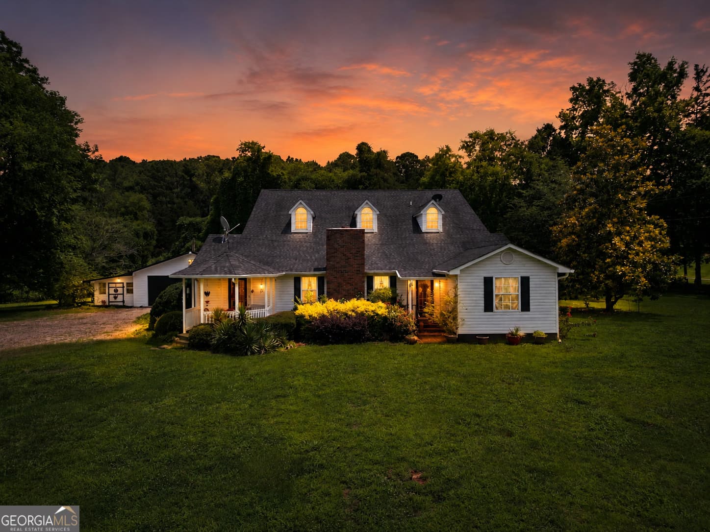 5 bedroom, 4 bathroom, 3,740 sq ft single family residence for sale at 5627 Cave Spring Road, Cave Spring, GA 30124 — photo 2