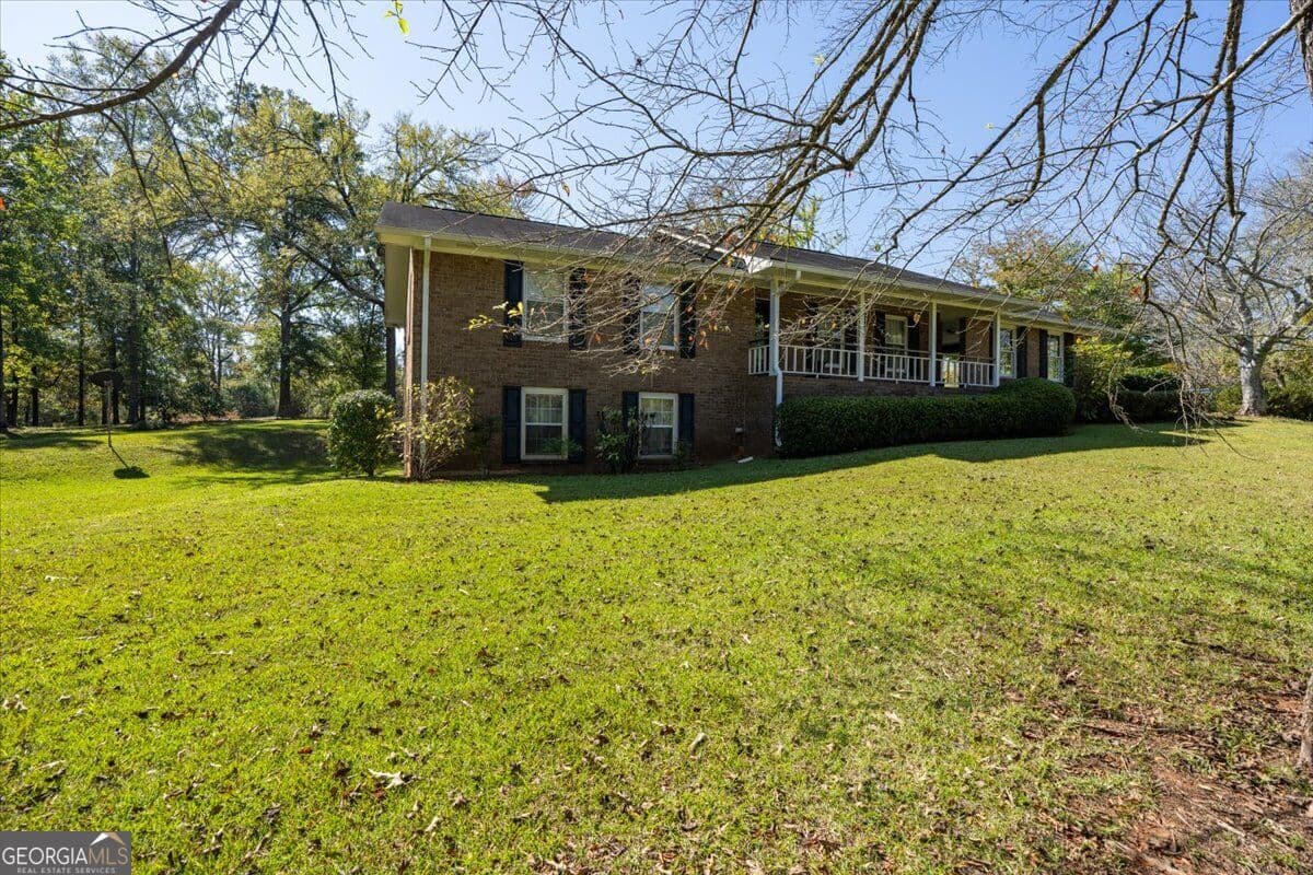 3 bedroom, 2 bathroom, 1,797 sq ft single family residence for sale at 3007 Dames Ferry Road, Forsyth, GA 31029 — photo 2
