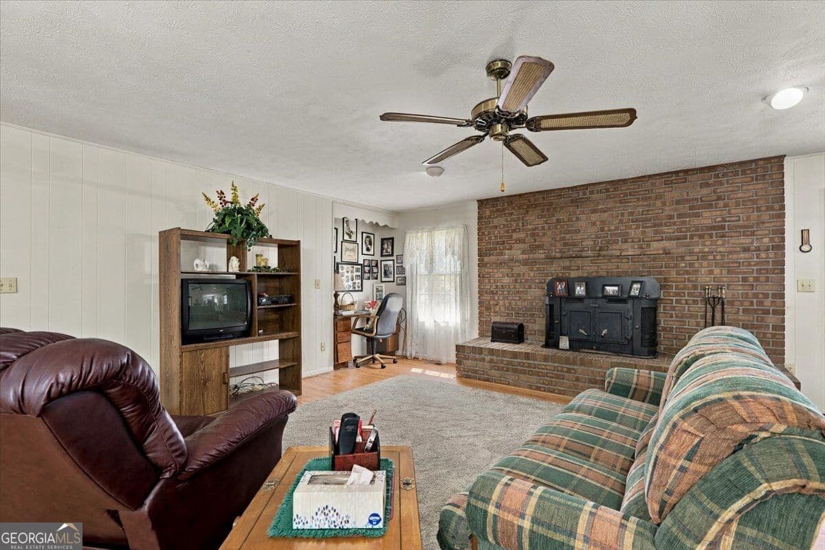 3 bedroom, 2 bathroom, 1,797 sq ft single family residence for sale at 3007 Dames Ferry Road, Forsyth, GA 31029 — photo 5