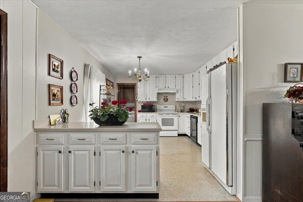 3 bedroom, 2 bathroom, 1,797 sq ft single family residence for sale at 3007 Dames Ferry Road, Forsyth, GA 31029 — photo 9