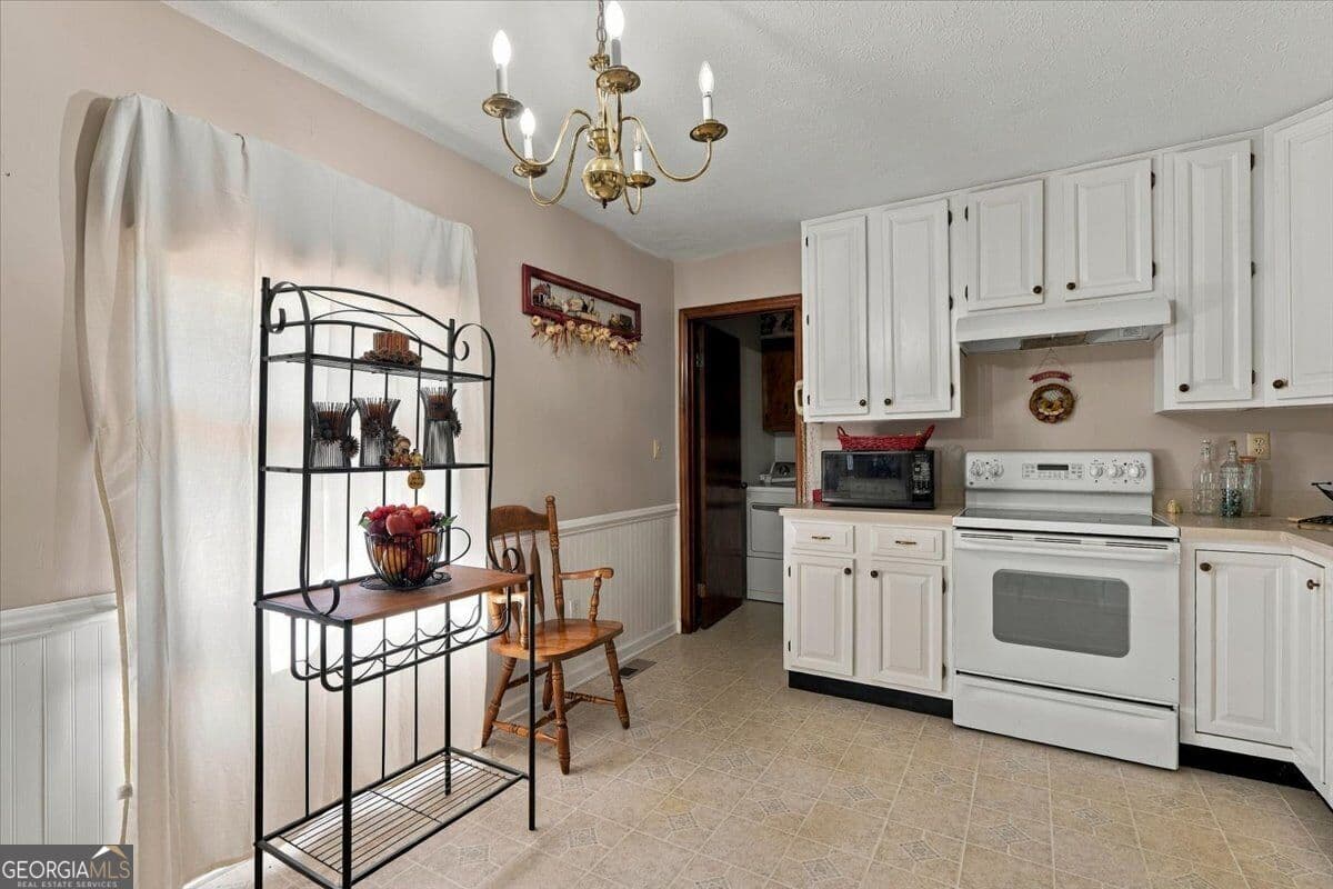 3 bedroom, 2 bathroom, 1,797 sq ft single family residence for sale at 3007 Dames Ferry Road, Forsyth, GA 31029 — photo 10