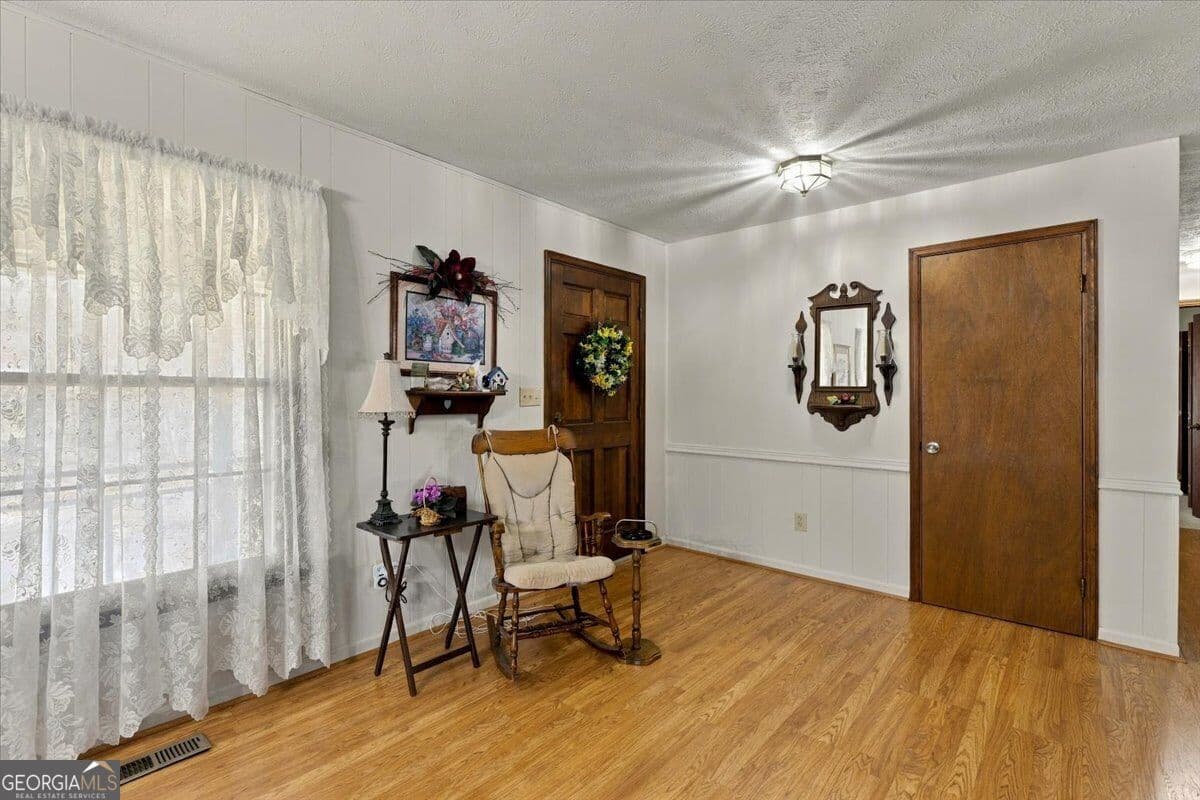 3 bedroom, 2 bathroom, 1,797 sq ft single family residence for sale at 3007 Dames Ferry Road, Forsyth, GA 31029 — photo 4