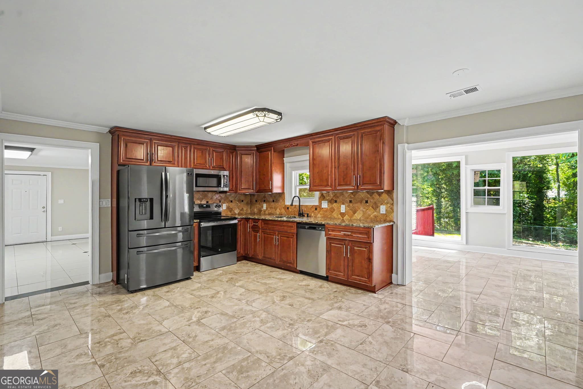 3 bedroom, 2 bathroom, 2,448 sq ft single family residence for sale at 592 Henderson Road, Jonesboro, GA 30238 — photo 6