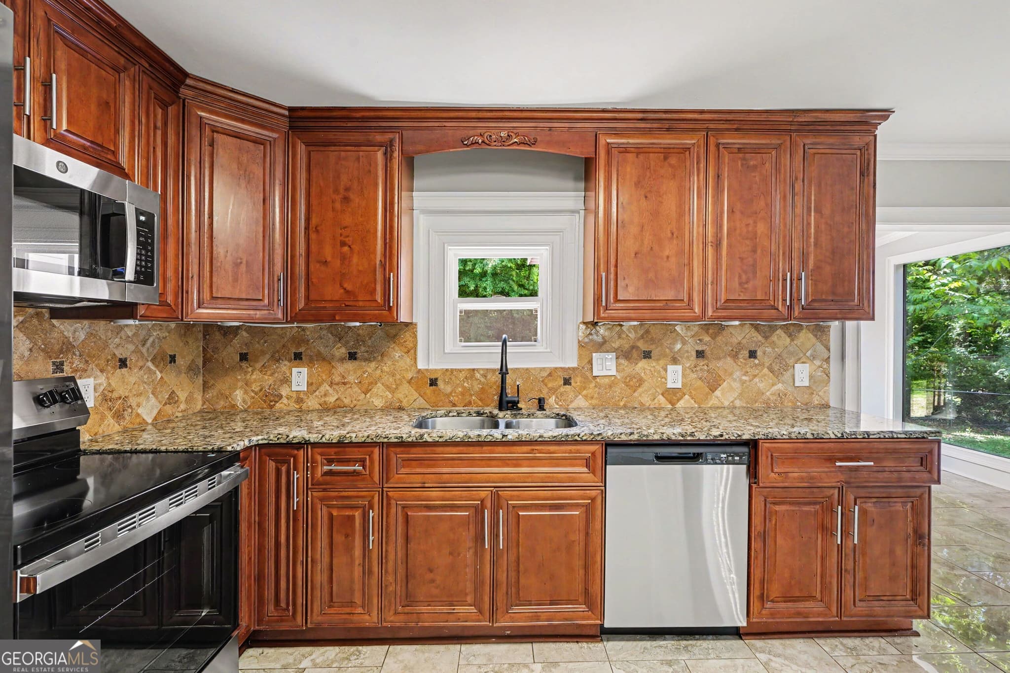 3 bedroom, 2 bathroom, 2,448 sq ft single family residence for sale at 592 Henderson Road, Jonesboro, GA 30238 — photo 8
