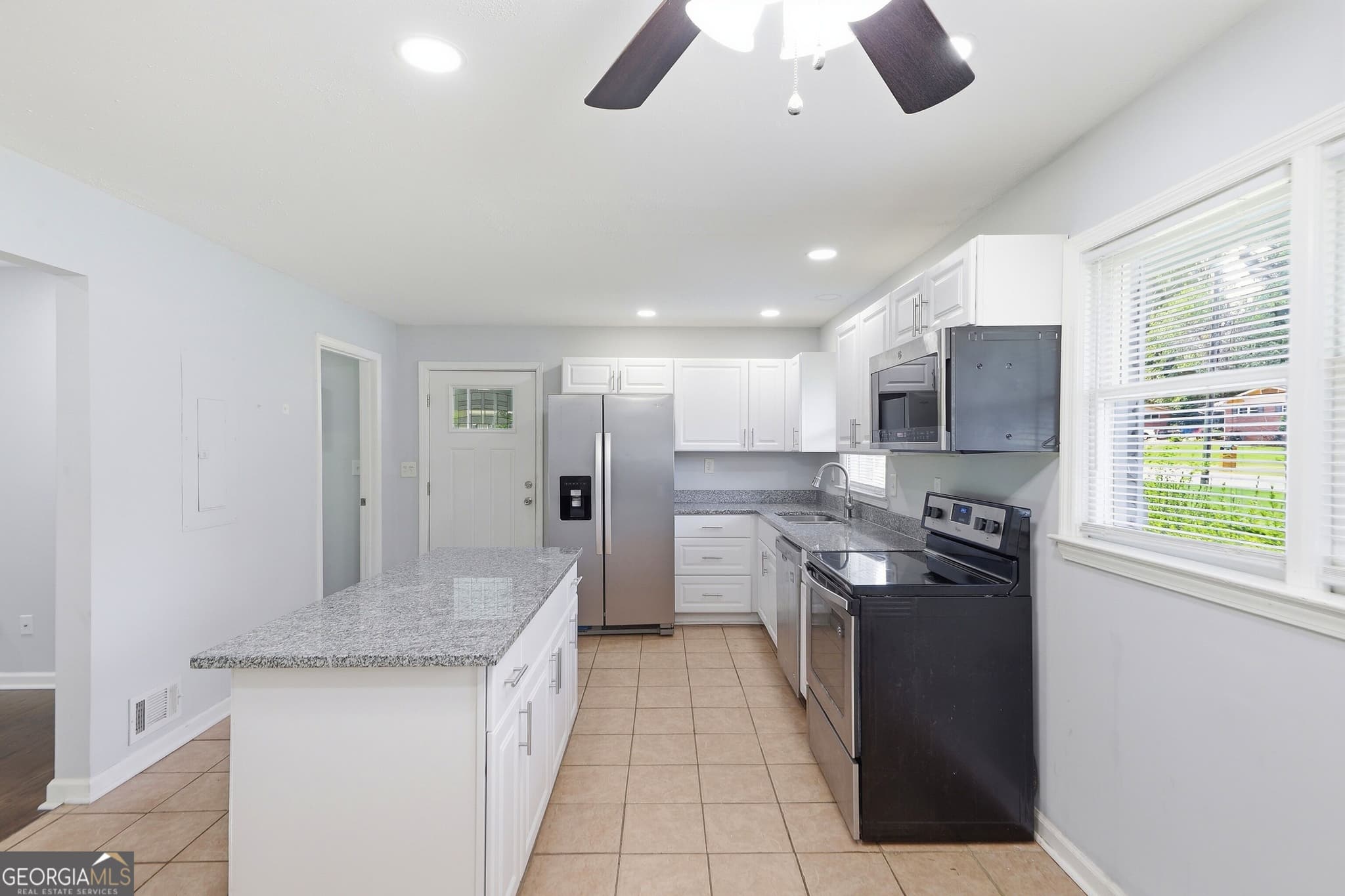3 bedroom, 2 bathroom, 1,800 sq ft single family residence for rent at 3150 Dogwood Drive, East Point, GA 30344 for $2,150 a month — photo 2