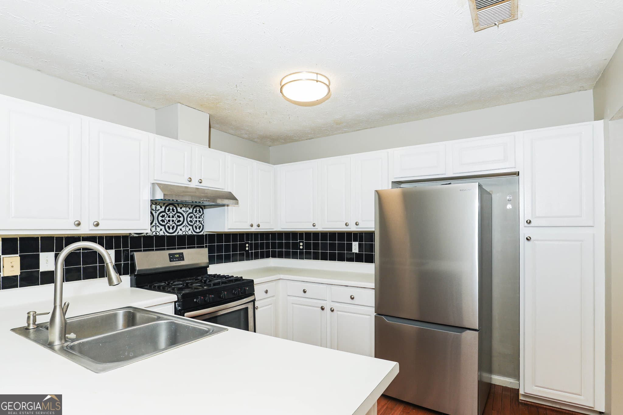 3 bedroom, 2 bathroom, 1,681 sq ft townhouse for rent at 1281 Pointe Drive, Lawrenceville, GA 30044 for $1,900 a month — photo 8