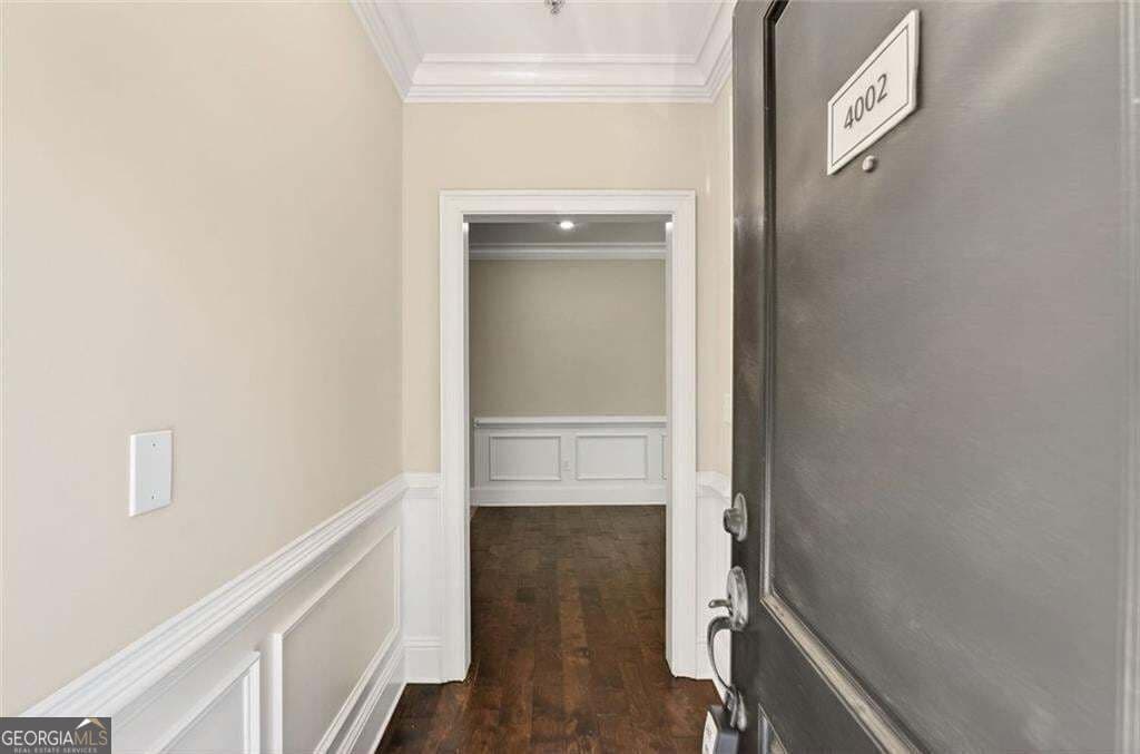 1 bedroom, 1 bathroom, 1,141 sq ft condominium for sale at 2300 Peachford Road 4002, Dunwoody, GA 30338 — photo 2