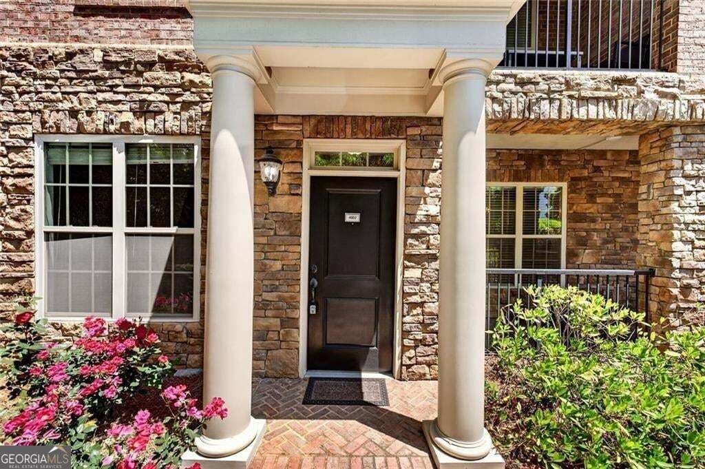 1 bedroom, 1 bathroom, 1,141 sq ft condominium for sale at 2300 Peachford Road 4002, Dunwoody, GA 30338