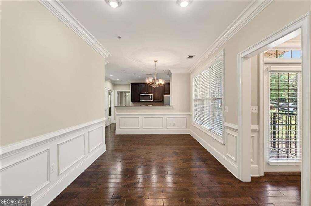 1 bedroom, 1 bathroom, 1,141 sq ft condominium for sale at 2300 Peachford Road 4002, Dunwoody, GA 30338 — photo 5