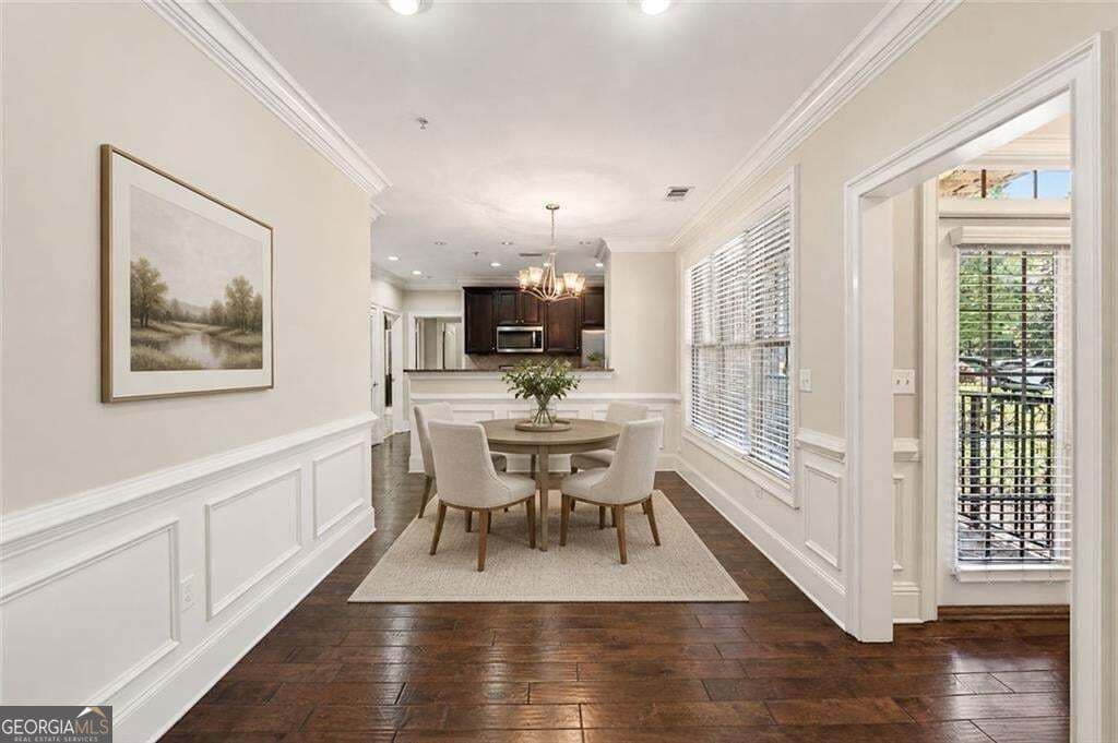 1 bedroom, 1 bathroom, 1,141 sq ft condominium for sale at 2300 Peachford Road 4002, Dunwoody, GA 30338 — photo 4