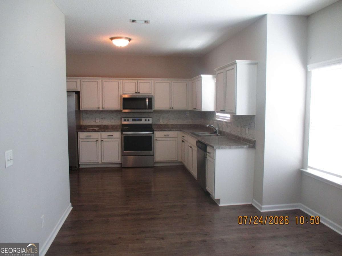 4 bedroom, 2.5 bathroom single family residence for sale at 1252 Evergreen Trail, Hinesville, GA 31313 — photo 4