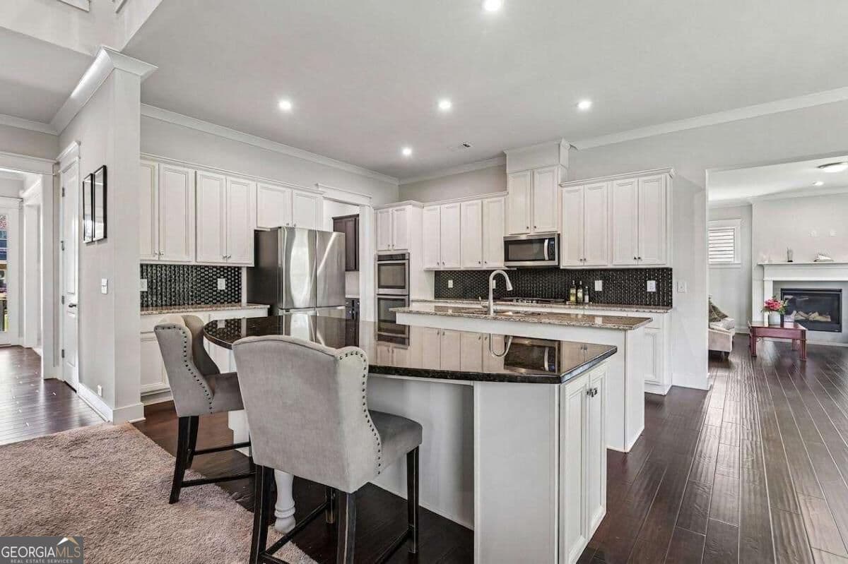 6 bedroom, 5.5 bathroom, 5,149 sq ft single family residence for sale at 606 Taymack, Woodstock, GA 30188 — photo 2