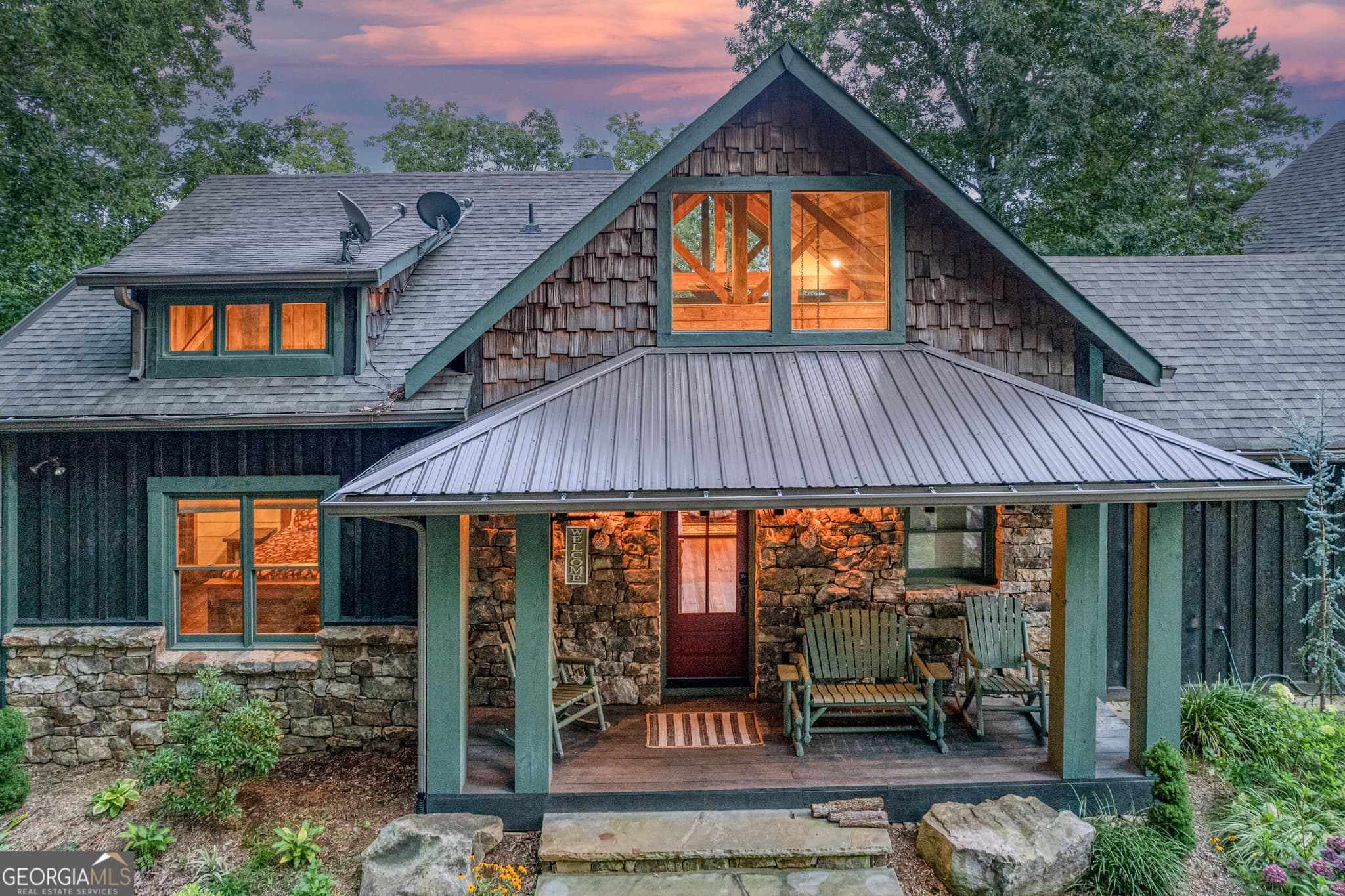 3 bedroom, 3 bathroom, 3,352 sq ft cabin,single family residence for sale at 280 Point Of View Road, Blue Ridge, GA 30513 — photo 2