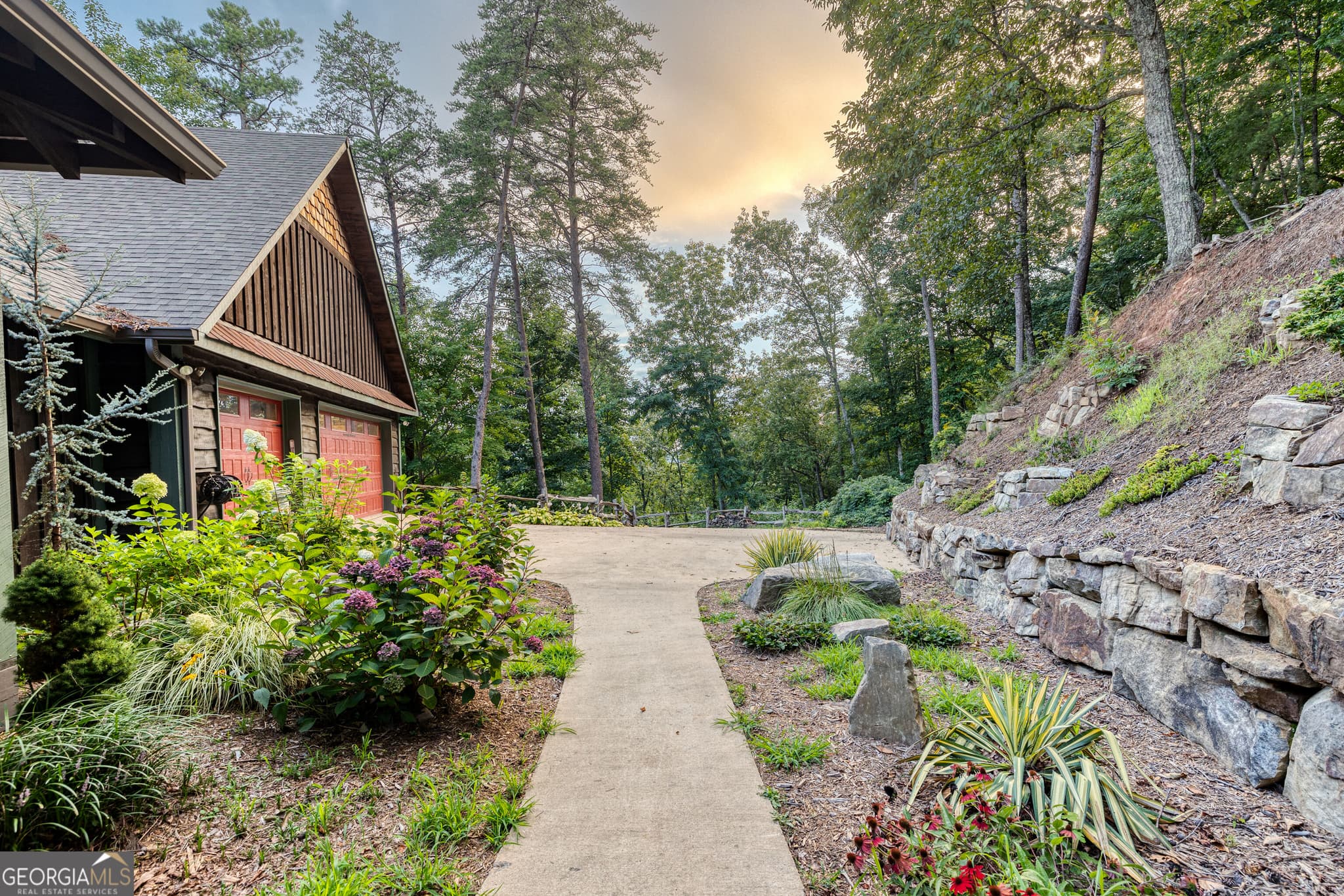 3 bedroom, 3 bathroom, 3,352 sq ft cabin,single family residence for sale at 280 Point Of View Road, Blue Ridge, GA 30513 — photo 7