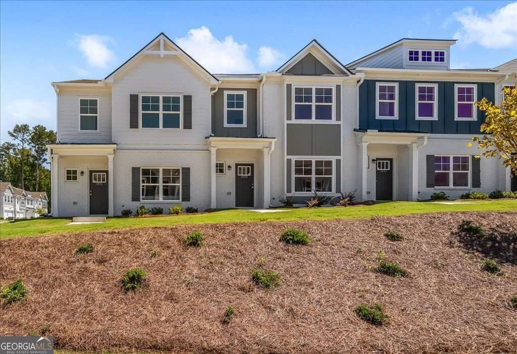 3 bedroom, 2.5 bathroom, 1,665 sq ft townhouse for sale at 1918 Christine Way 112, Conyers, GA 30013 — photo 2