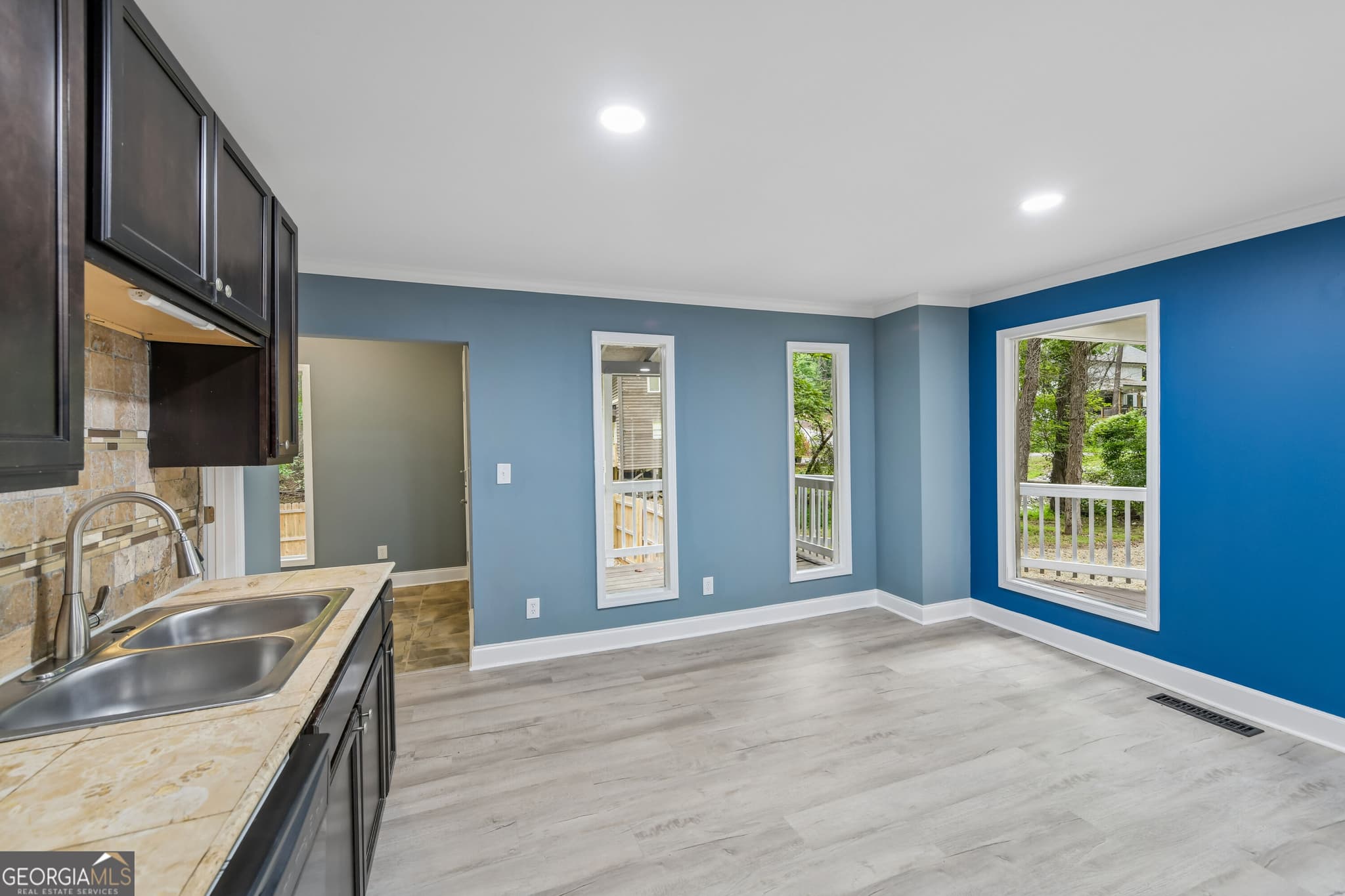 3 bedroom, 2 bathroom, 1,386 sq ft single family residence for sale at 1370 Eaglecreek Trail, Cumming, GA 30041 — photo 7