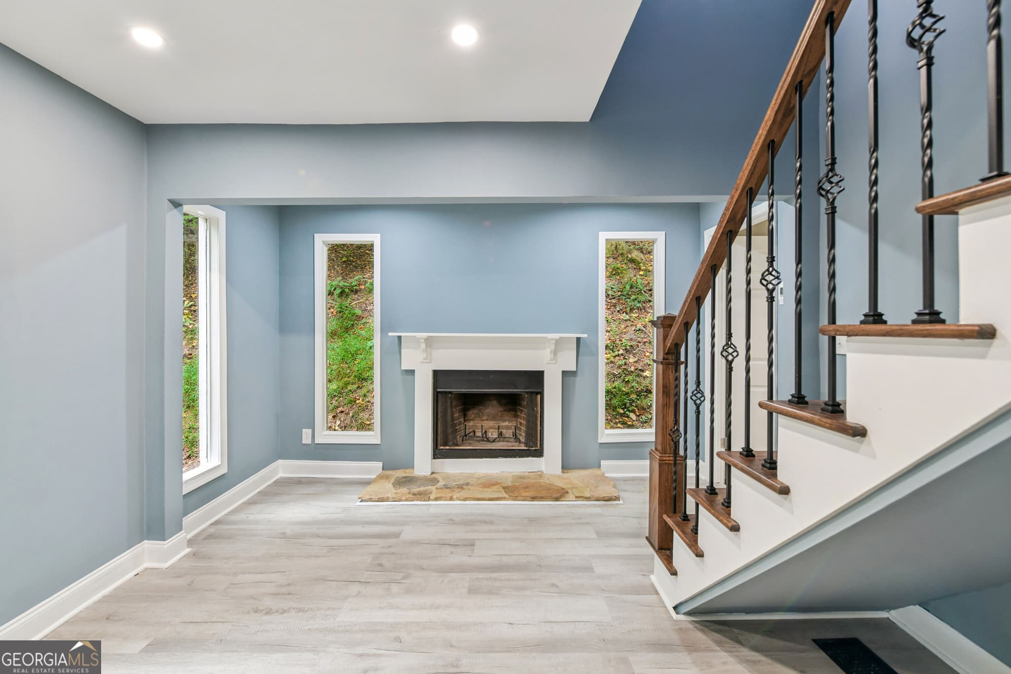 3 bedroom, 2 bathroom, 1,386 sq ft single family residence for sale at 1370 Eaglecreek Trail, Cumming, GA 30041 — photo 3