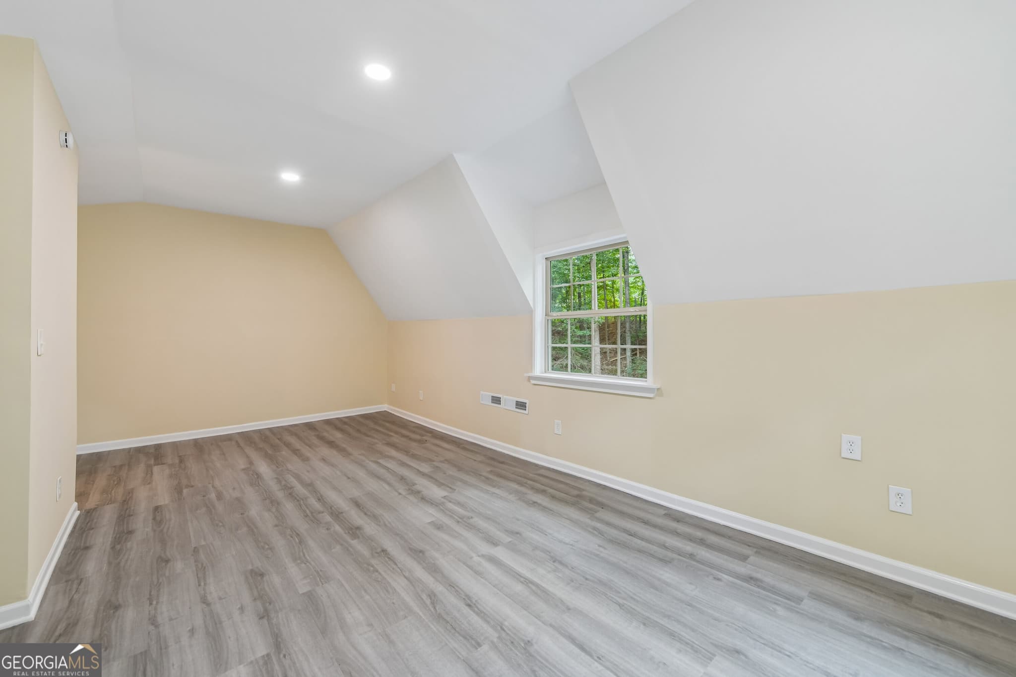 3 bedroom, 2 bathroom, 1,386 sq ft single family residence for sale at 1370 Eaglecreek Trail, Cumming, GA 30041 — photo 9