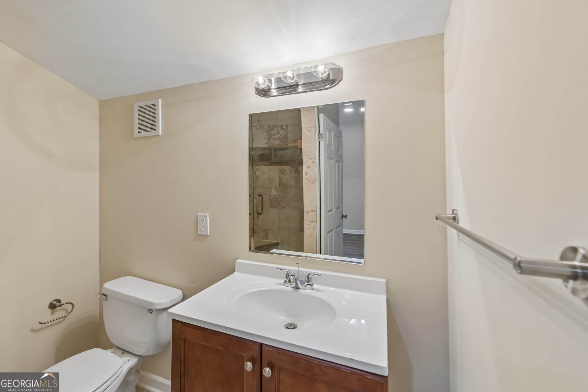 3 bedroom, 2 bathroom, 1,386 sq ft single family residence for sale at 1370 Eaglecreek Trail, Cumming, GA 30041 — photo 10