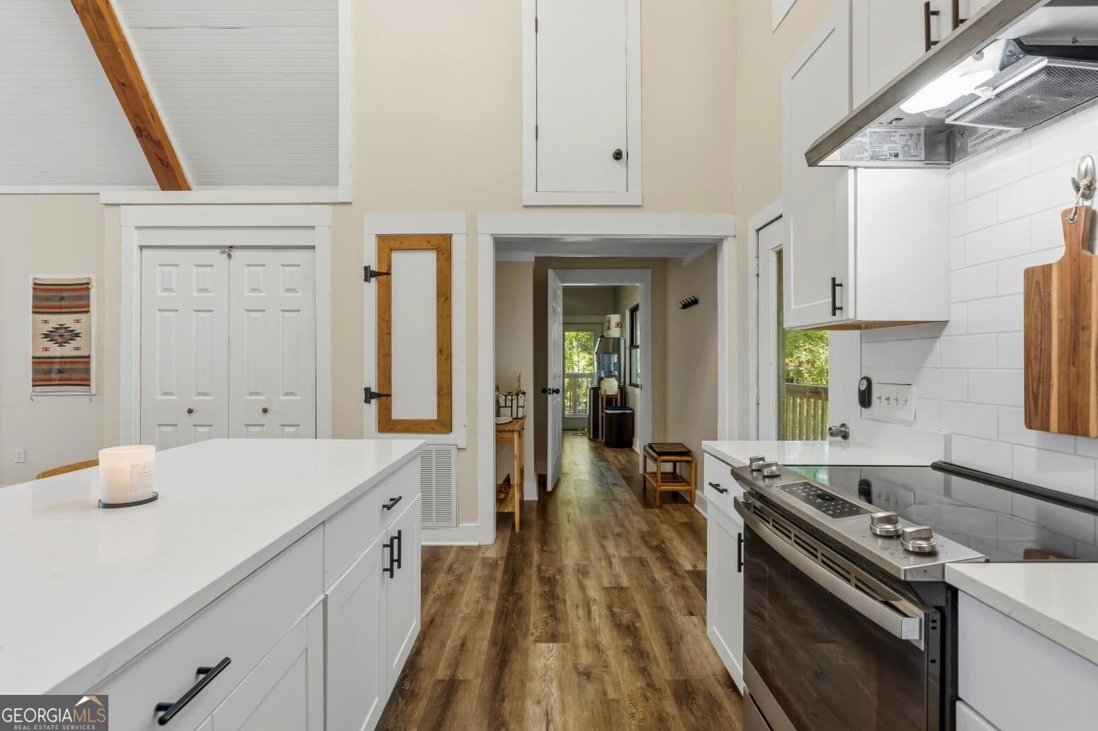 5 bedroom, 3 bathroom, 3,080 sq ft cabin,single family residence for sale at 621 Old River Road, Juliette, GA 31046 — photo 6